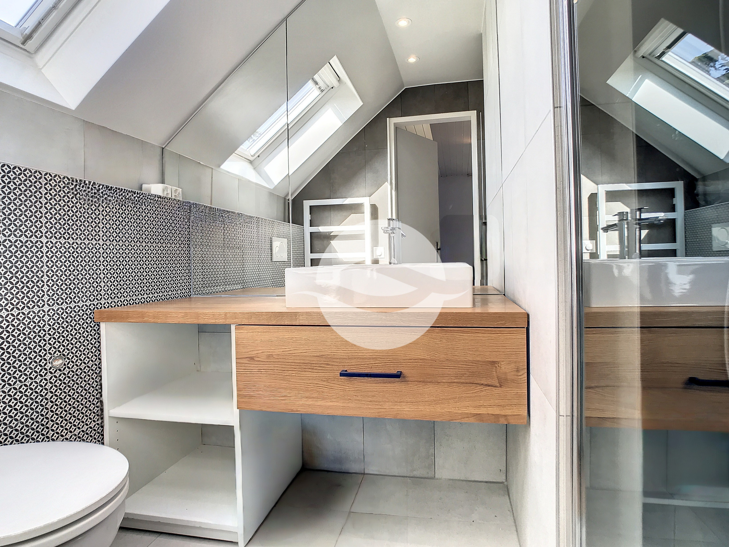 1er : Salle de douche privée