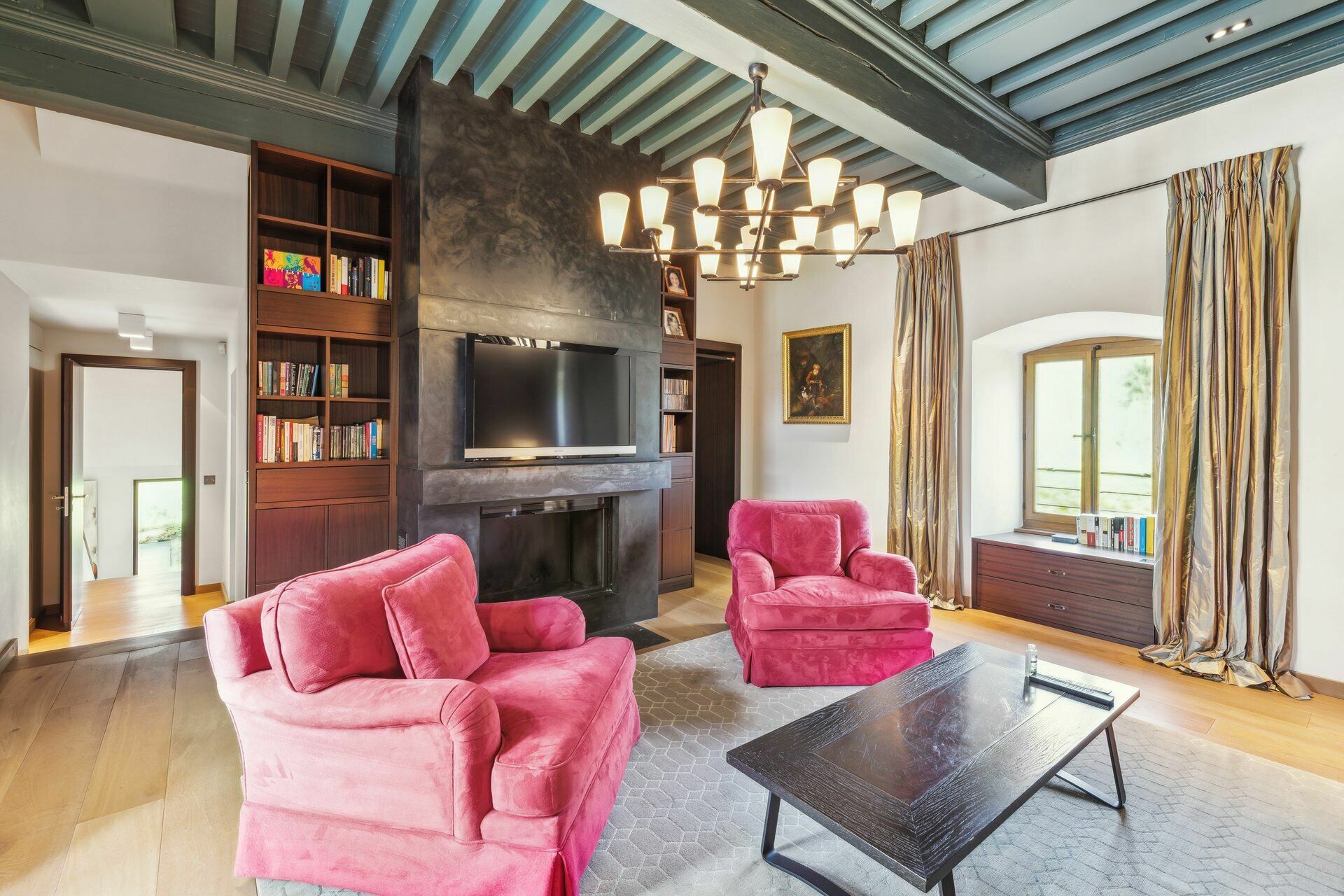 Interior view 9