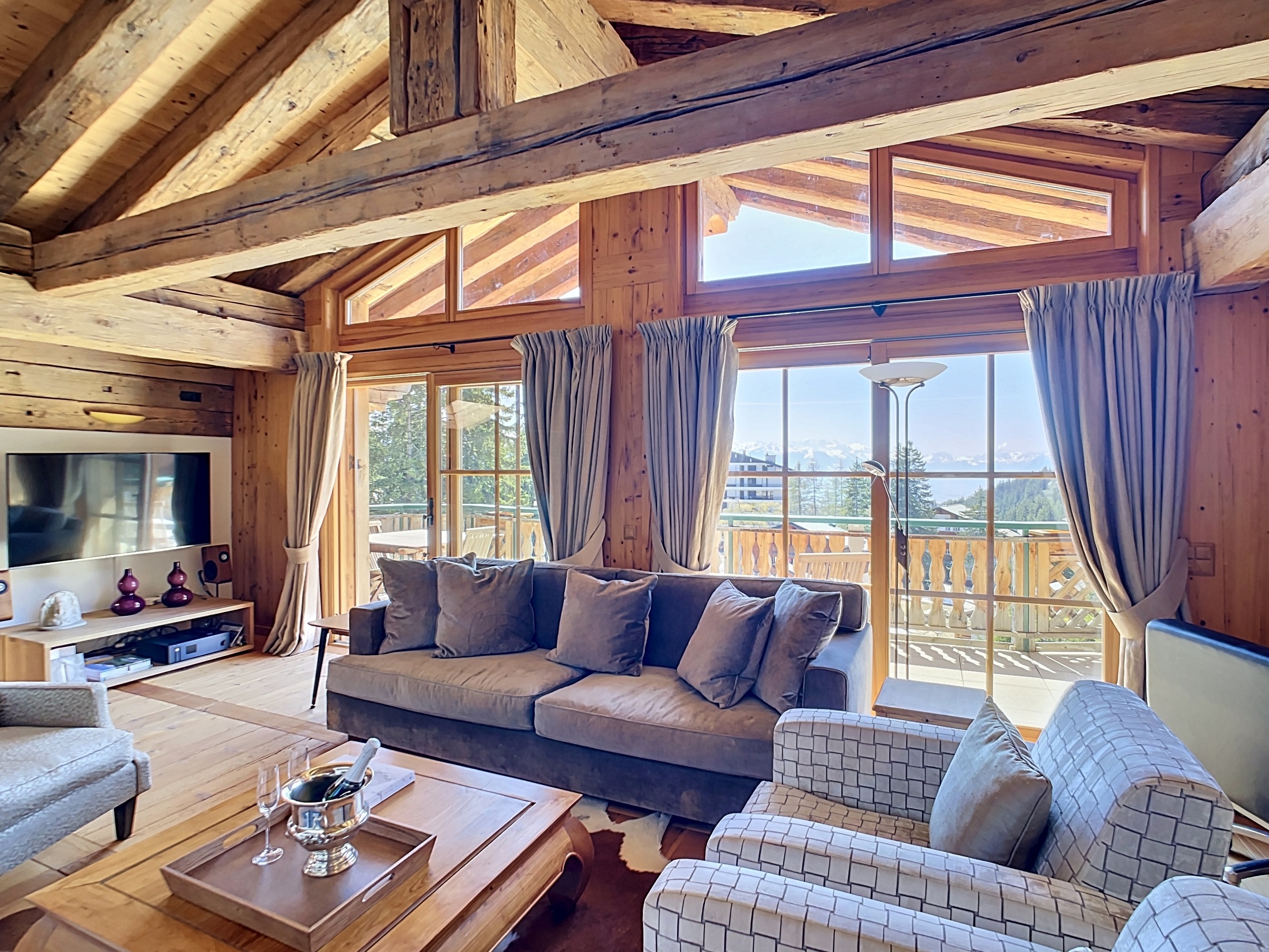 Interior view 5