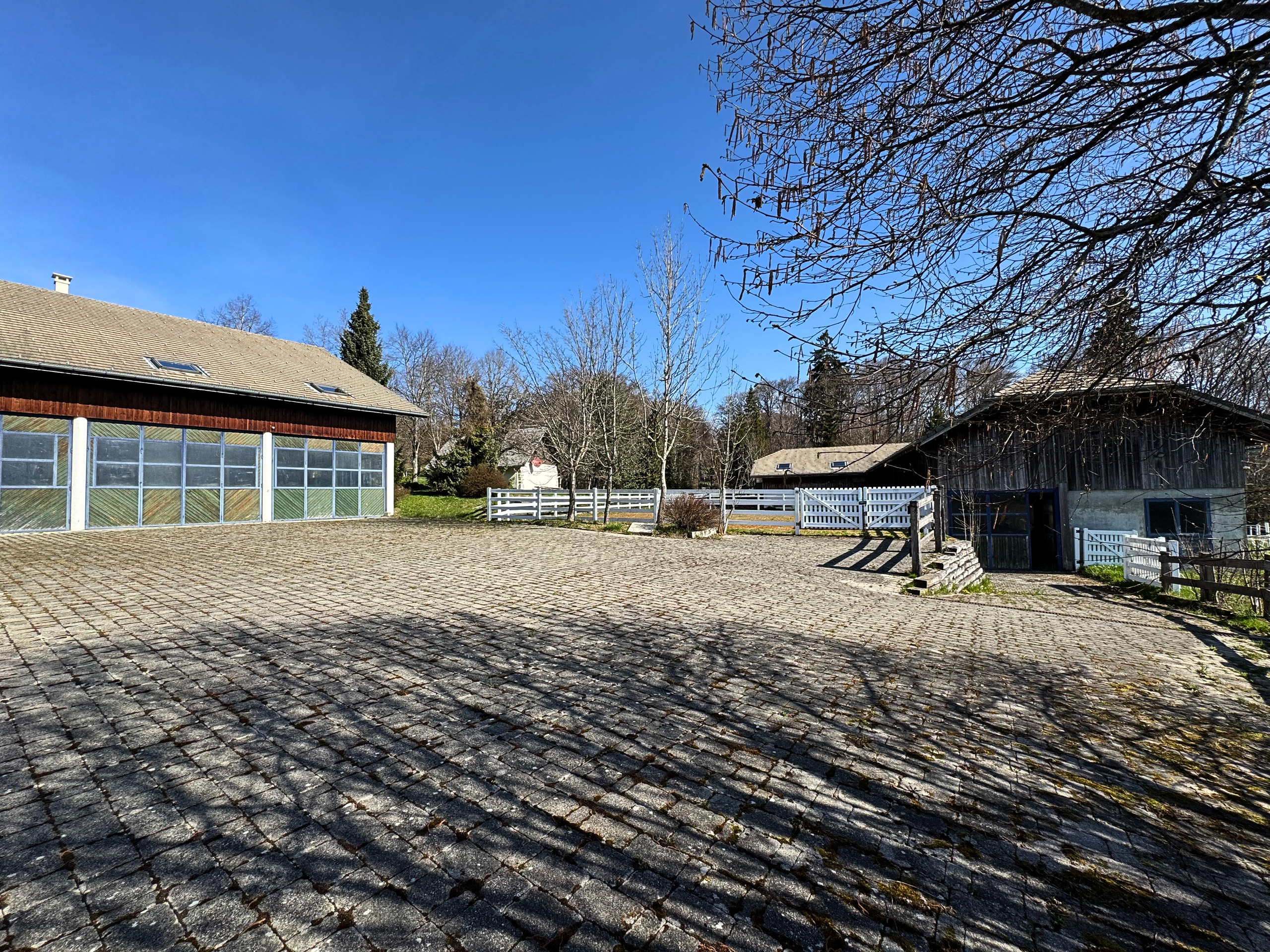 Hangar pour les machines 