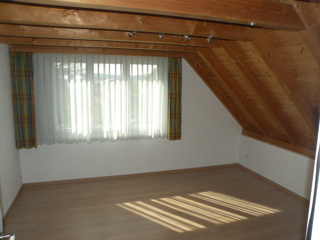 Eines der geräumigen Zimmer Eines der geräumigen Zimmer