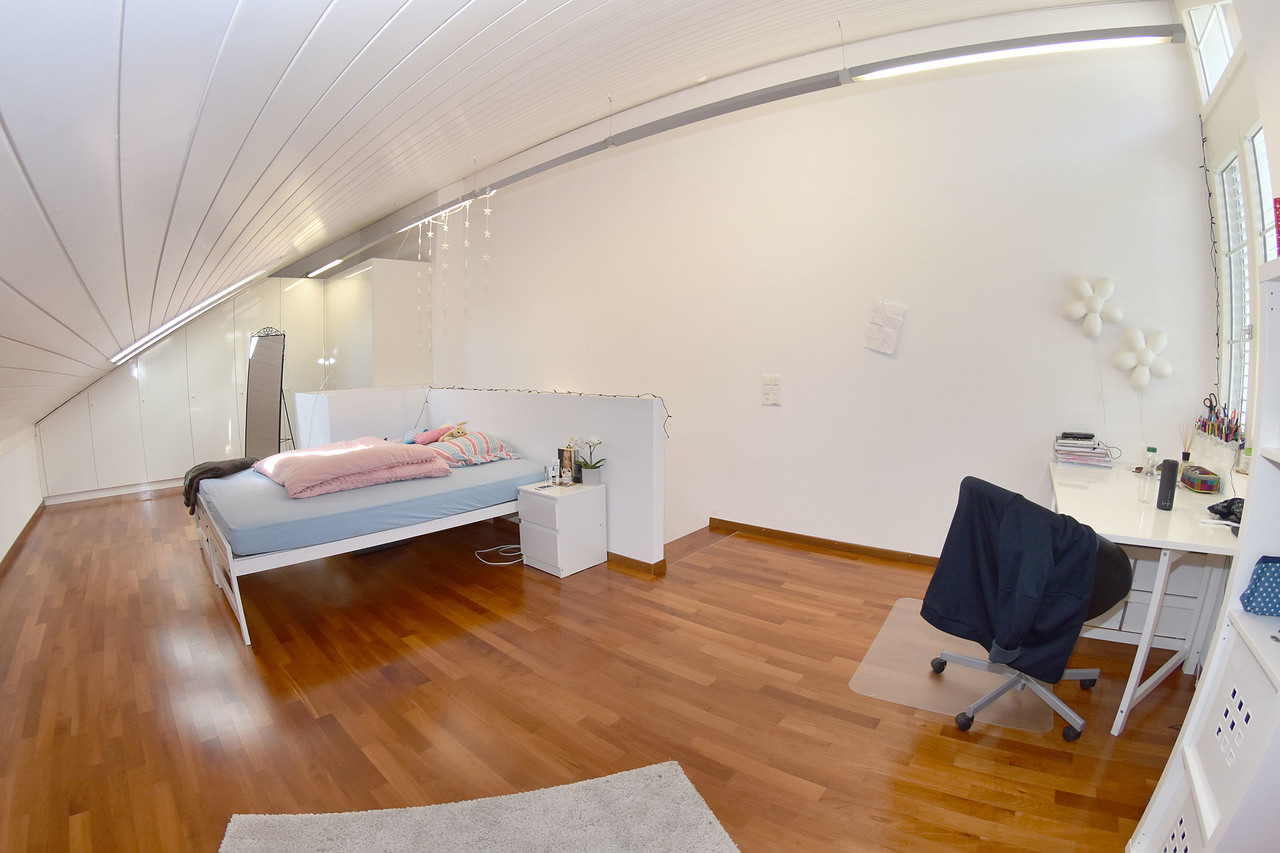 Dachzimmer à ca. 28 m2 Dachzimmer à ca. 28 m2