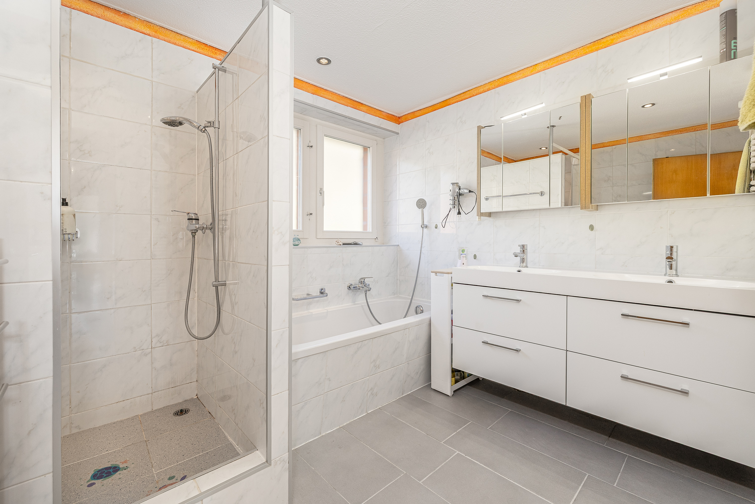 Interior view 6
