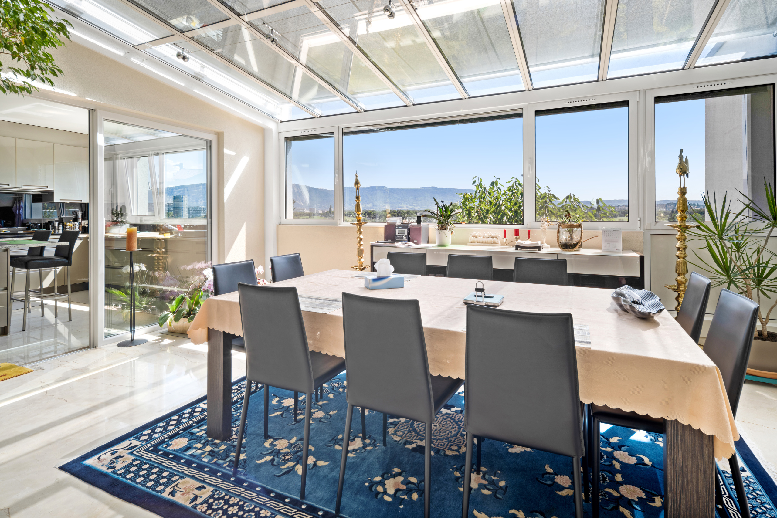 OLD Salle à manger très lumineuse et sa vue dégagée OLD Salle à manger très lumineuse et sa vue dégagée
