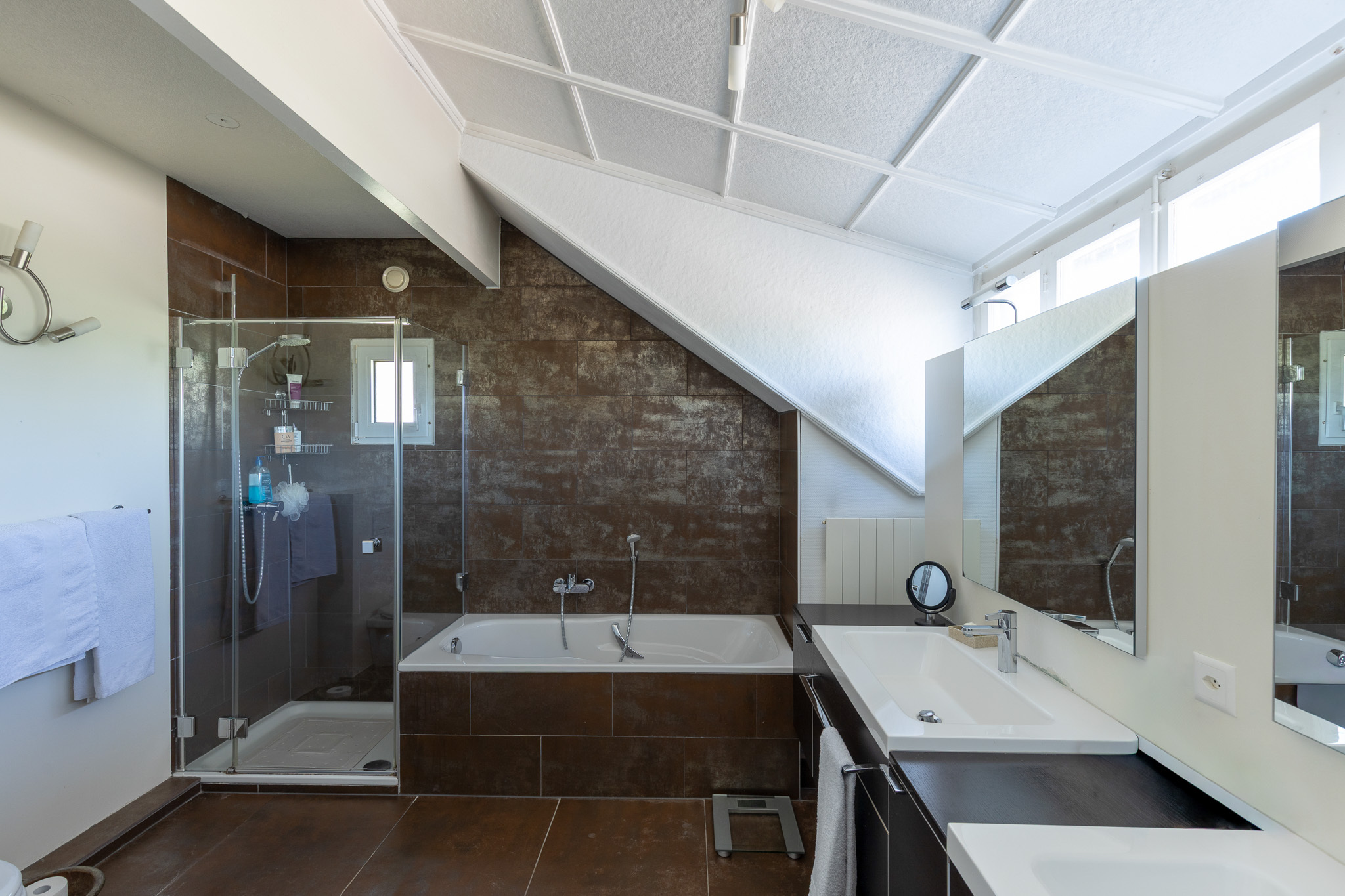 Interior view 6