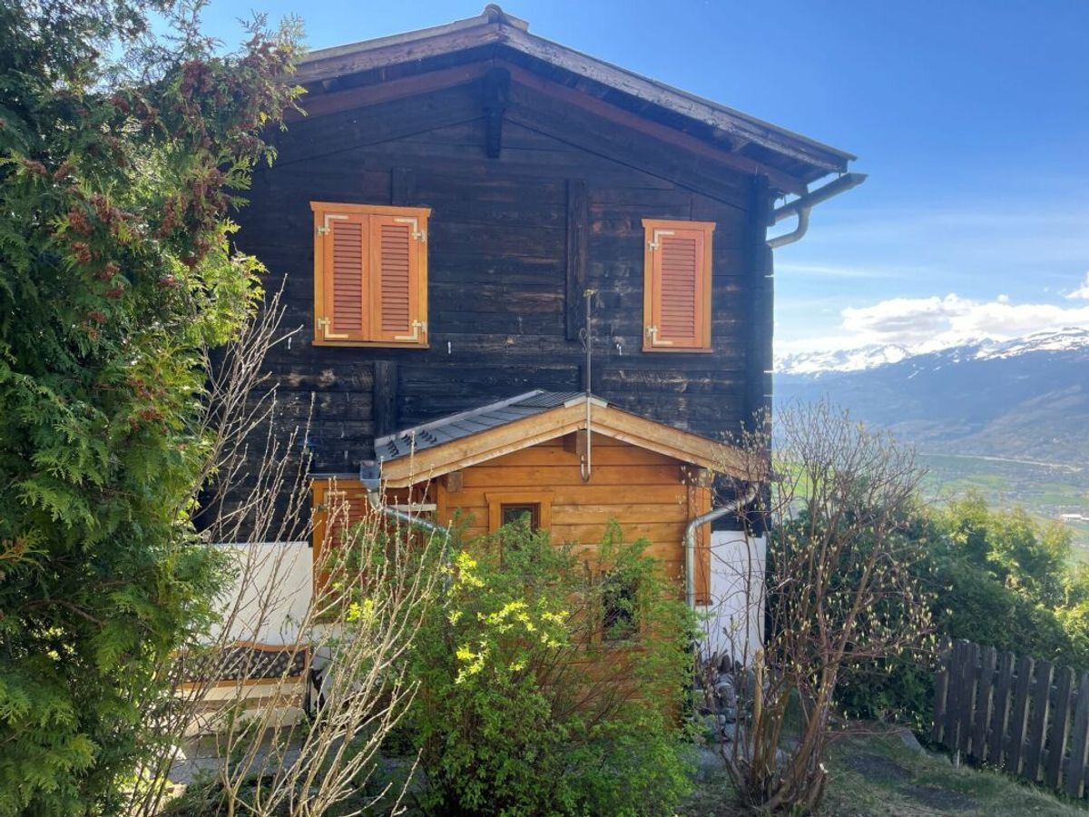 Photo 1