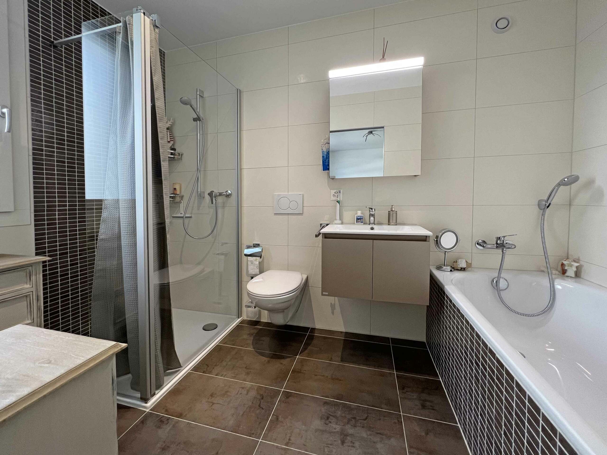 Salle de bains privative, accès depuis chambre 1