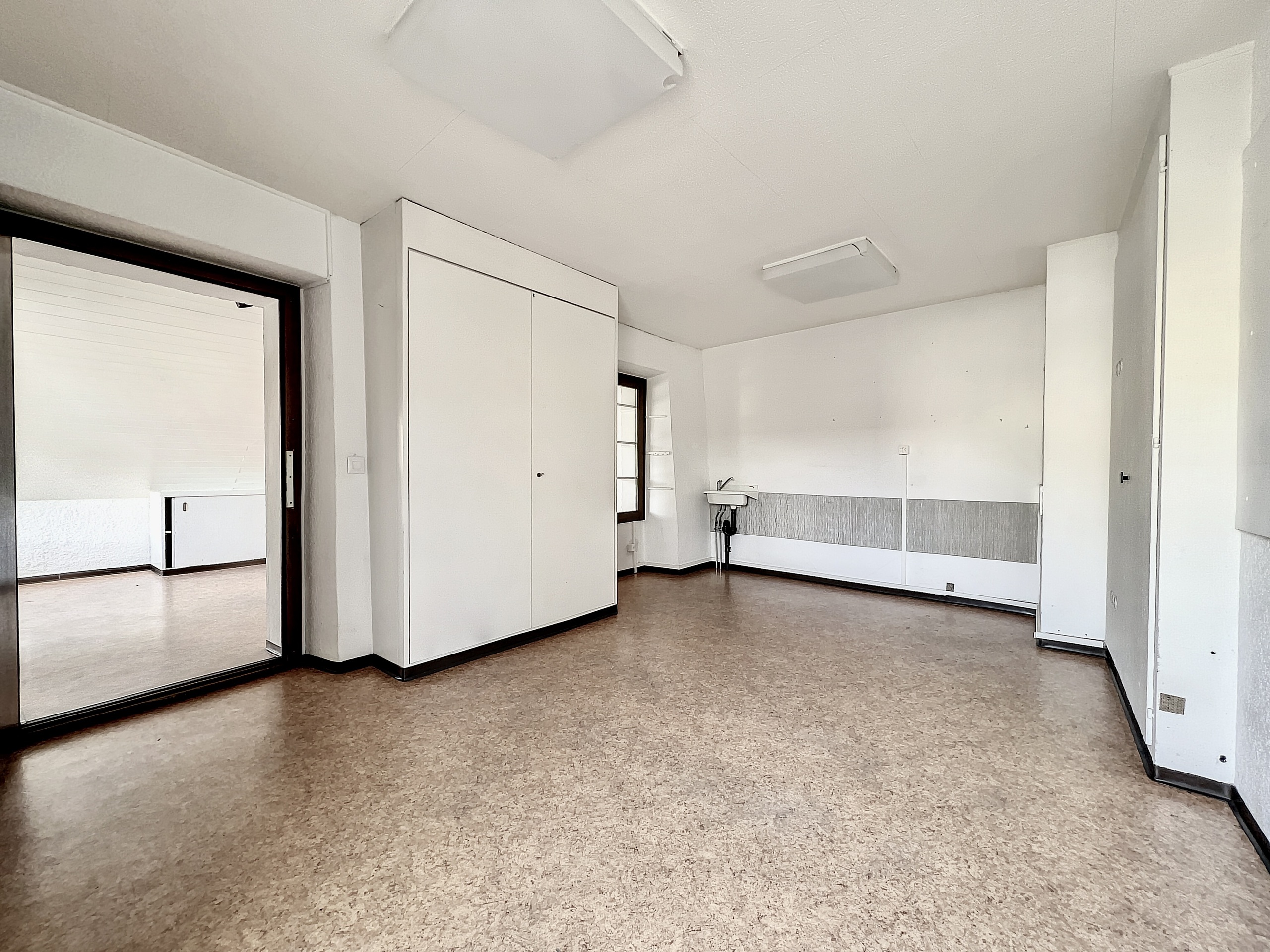 pièces attenantes avec entrée indépendante