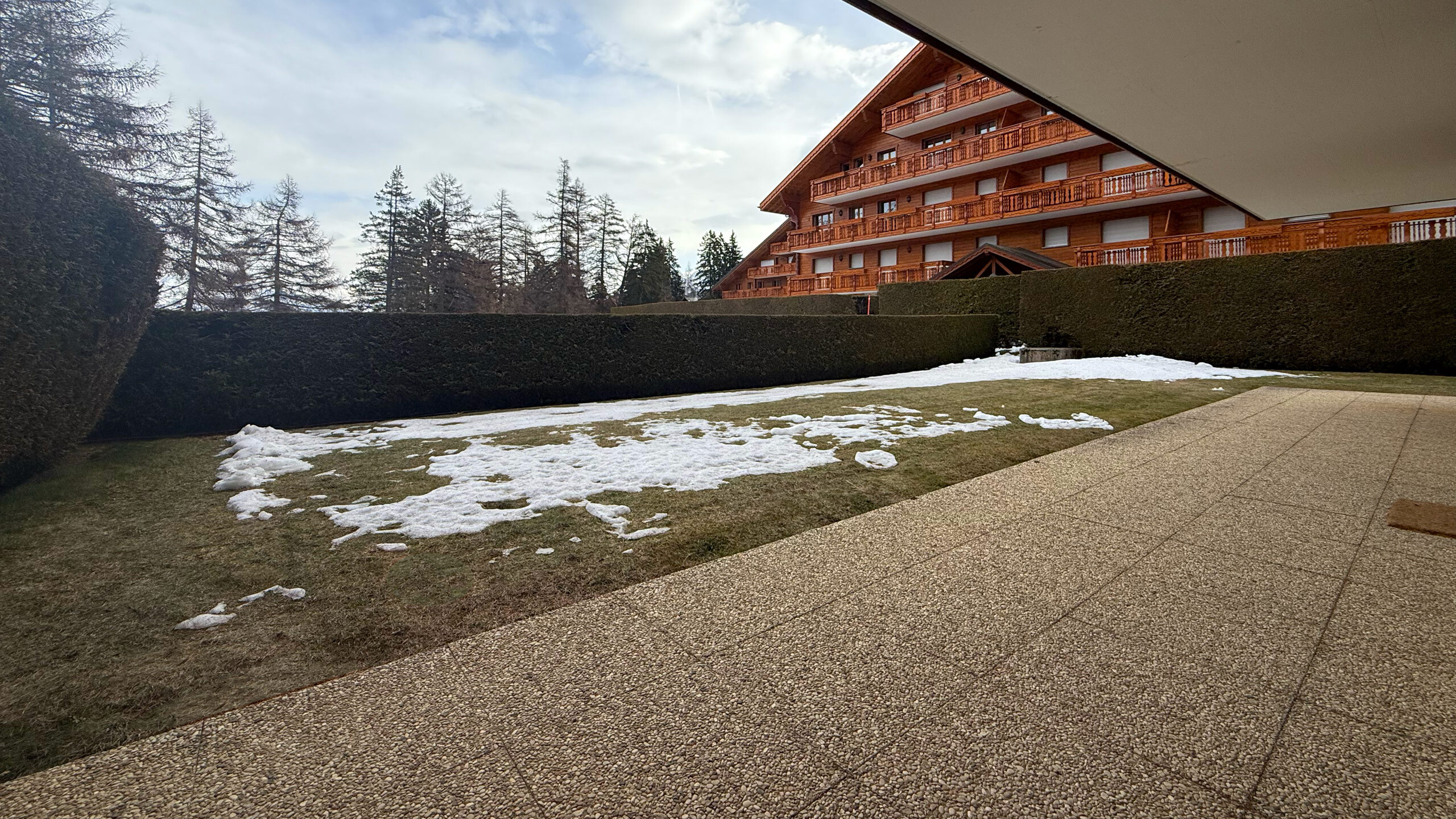 Terrasse extérieure avec vue Est donnant sur le golf Jack Nicklaus