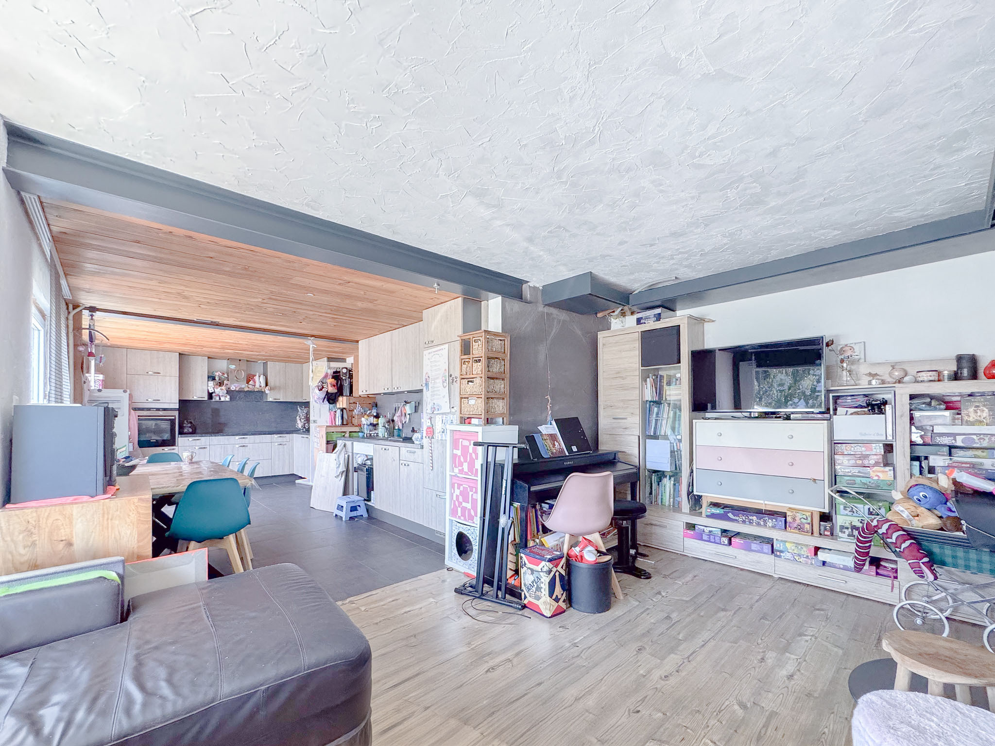 Espace de vie ouvert au rez-de-chaussée Espace de vie ouvert au rez-de-chaussée