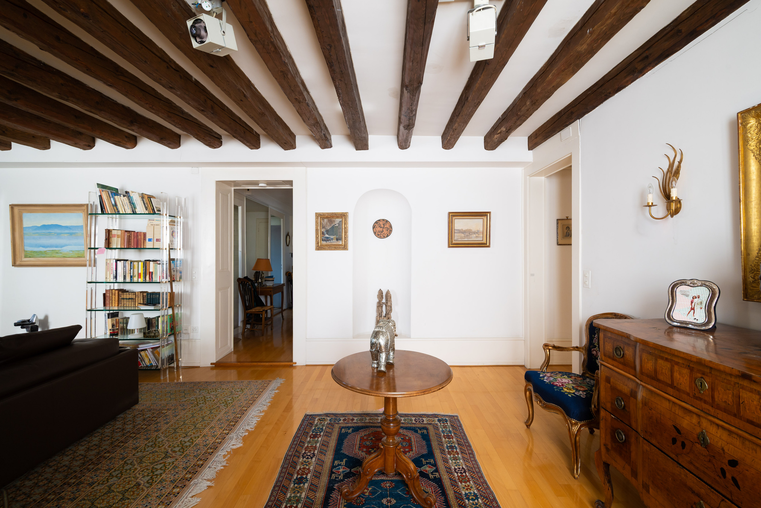 Interior view 11
