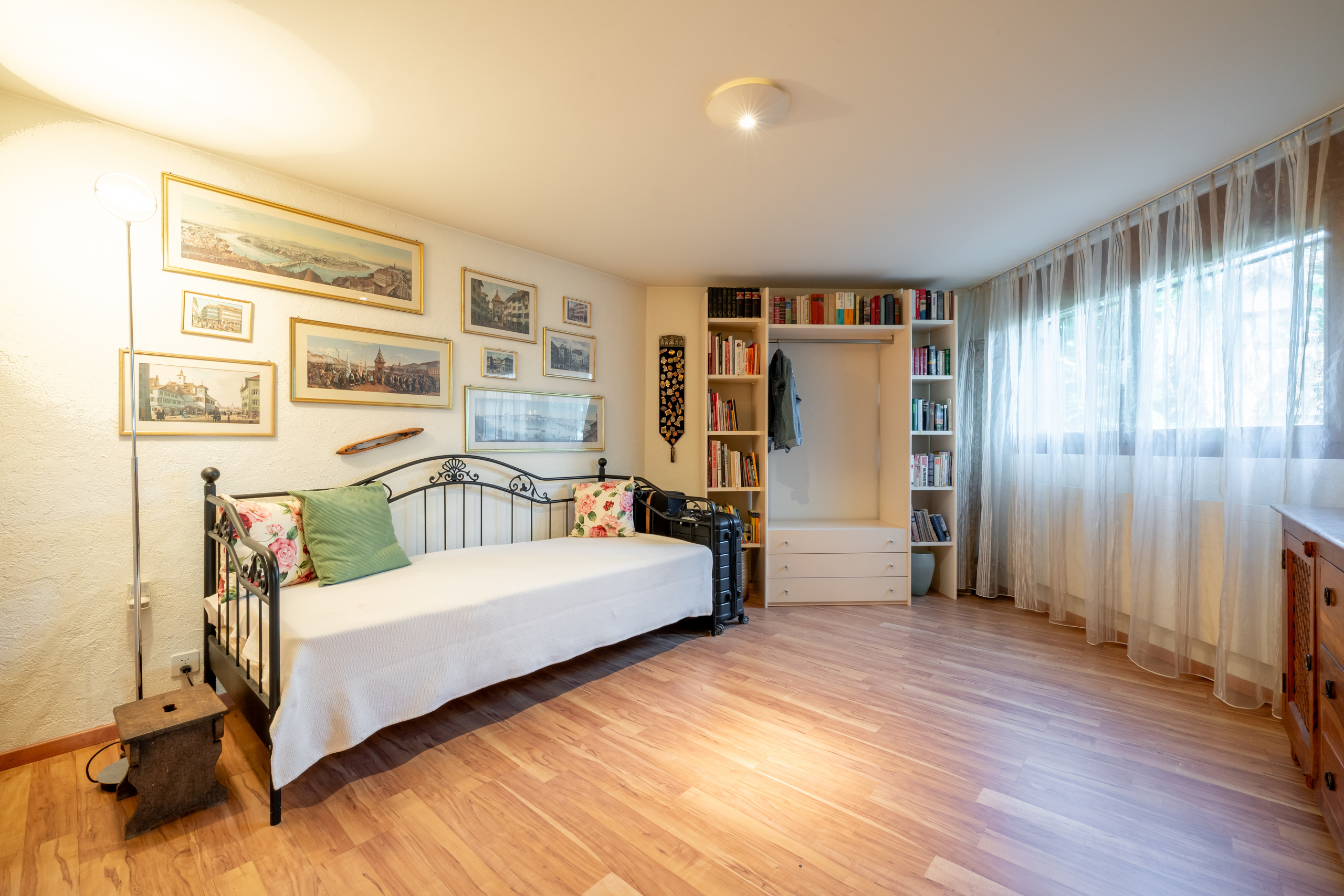 Büro / Kinderzimmer Kellergeschoss Büro / Kinderzimmer Kellergeschoss