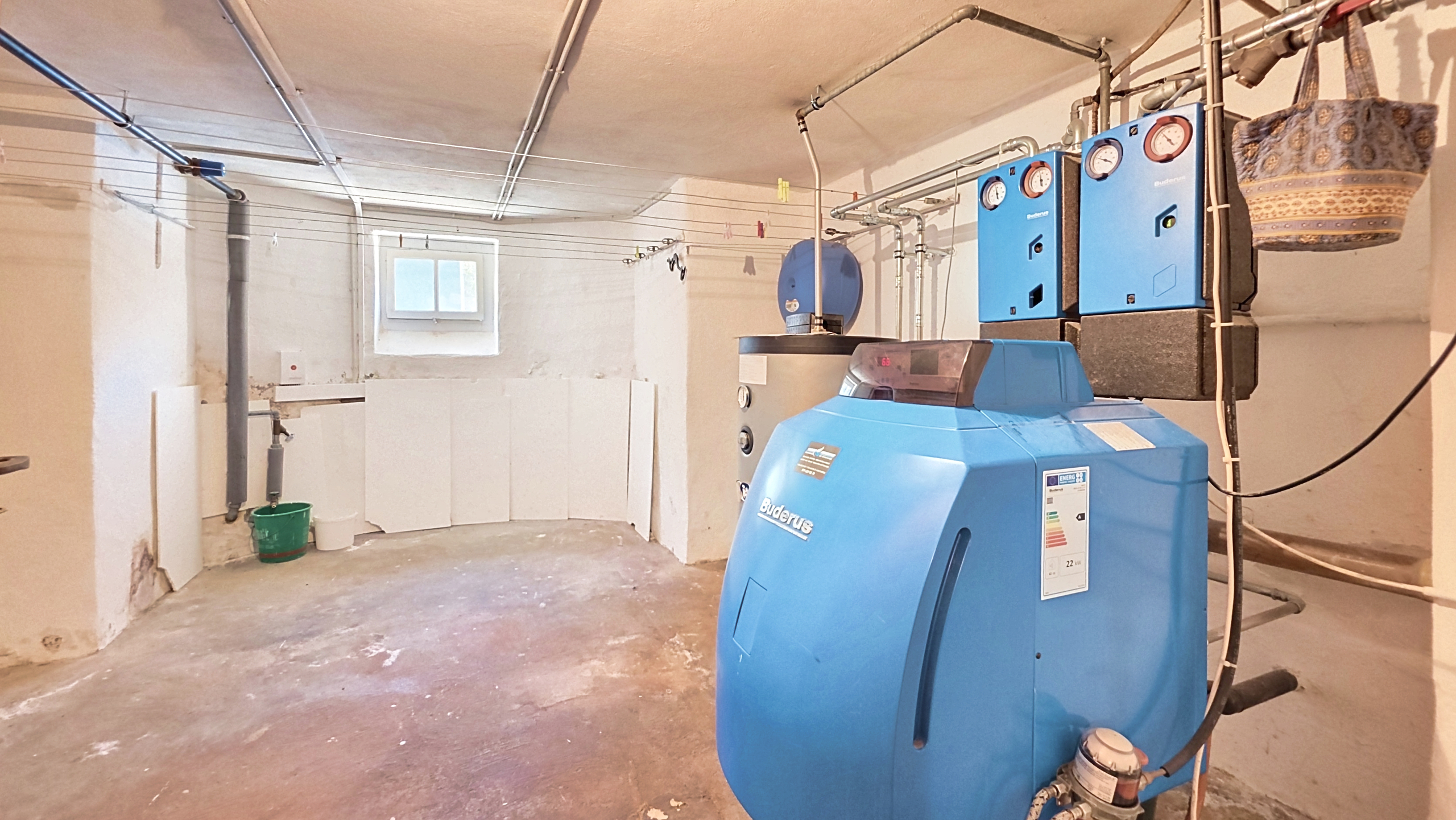 Sous-sol - local technique avec installation centrale à mazout