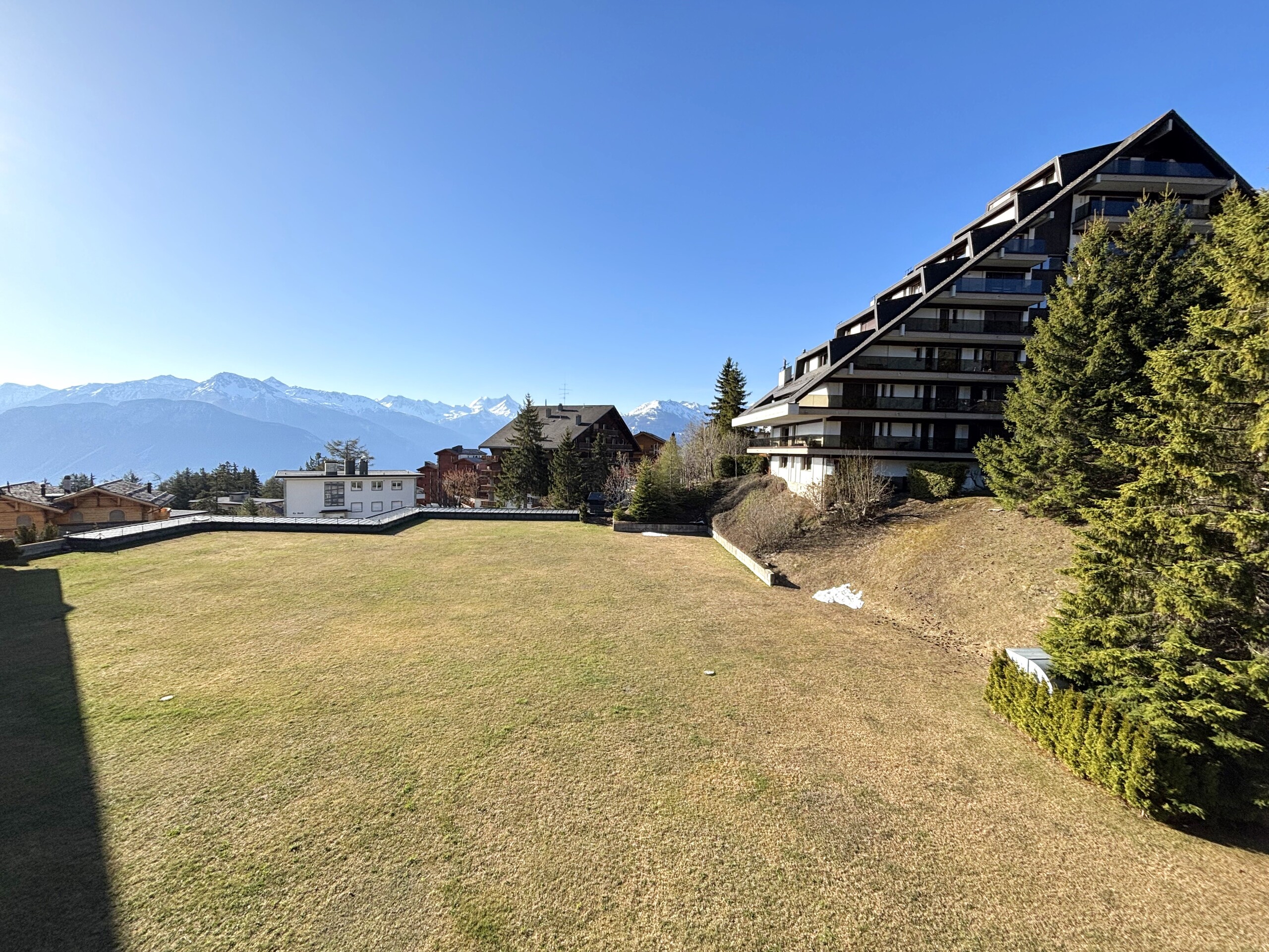 Exterior view 3