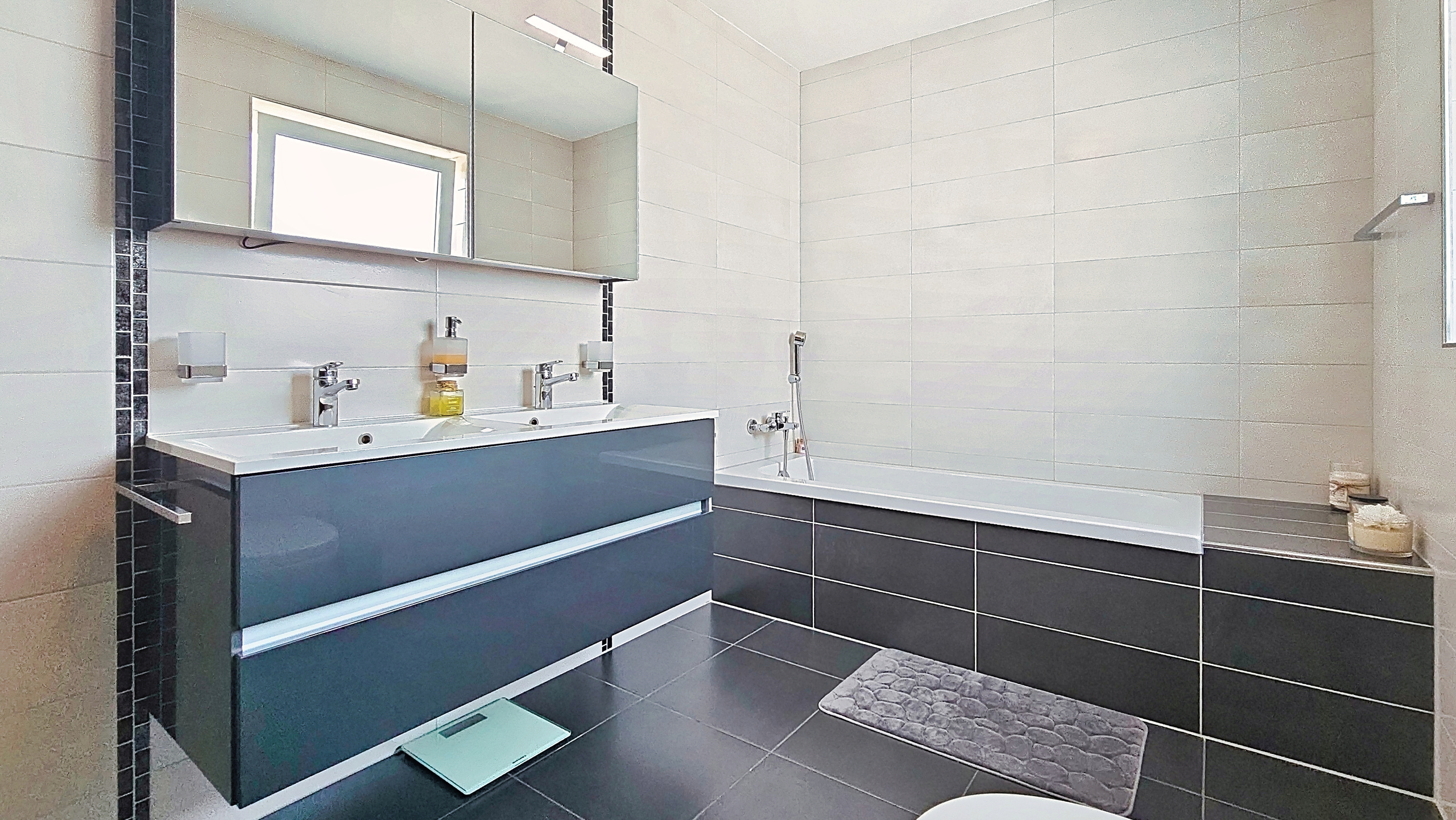 Salle de bain 2 - 1er étage Salle de bain 2 - 1er étage