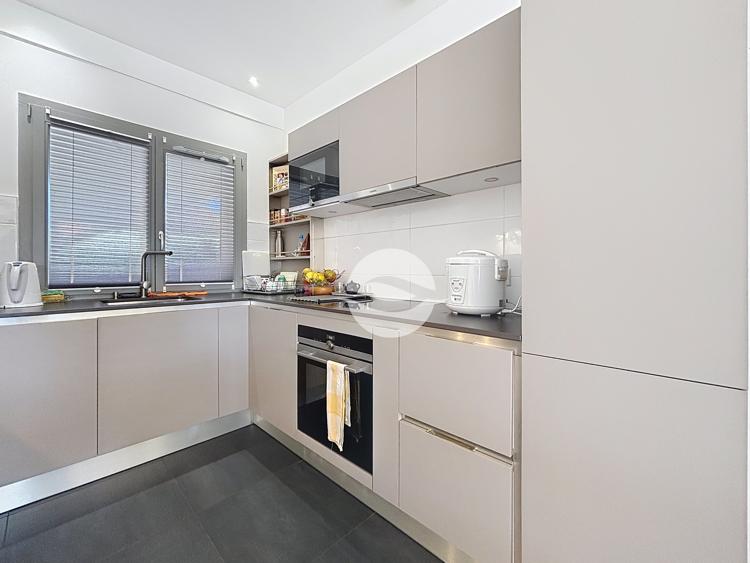 Cuisine semi-ouverte sur le séjour Cuisine semi-ouverte sur le séjour