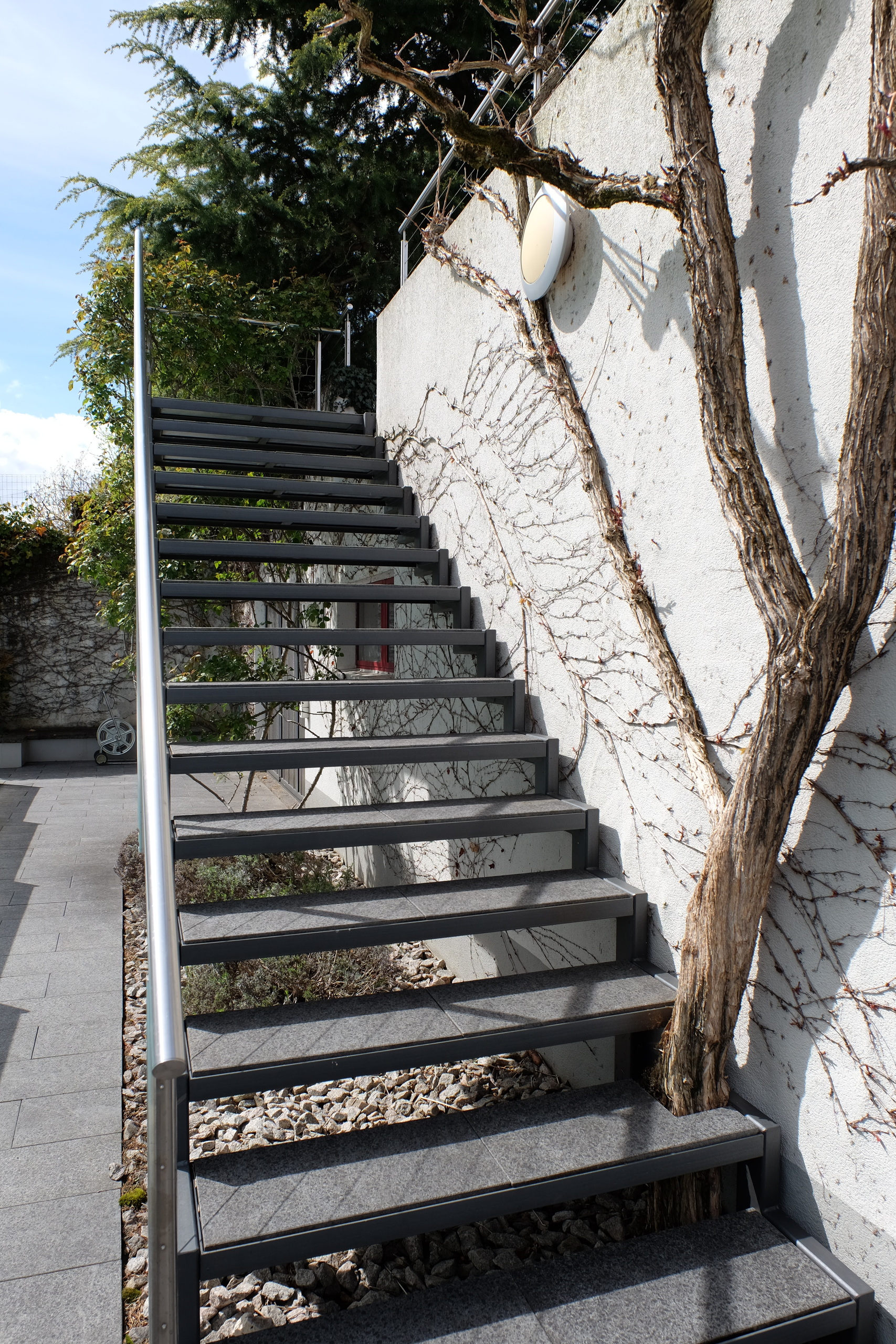 Aussentreppe von der Garage zum Garten Aussentreppe von der Garage zum Garten