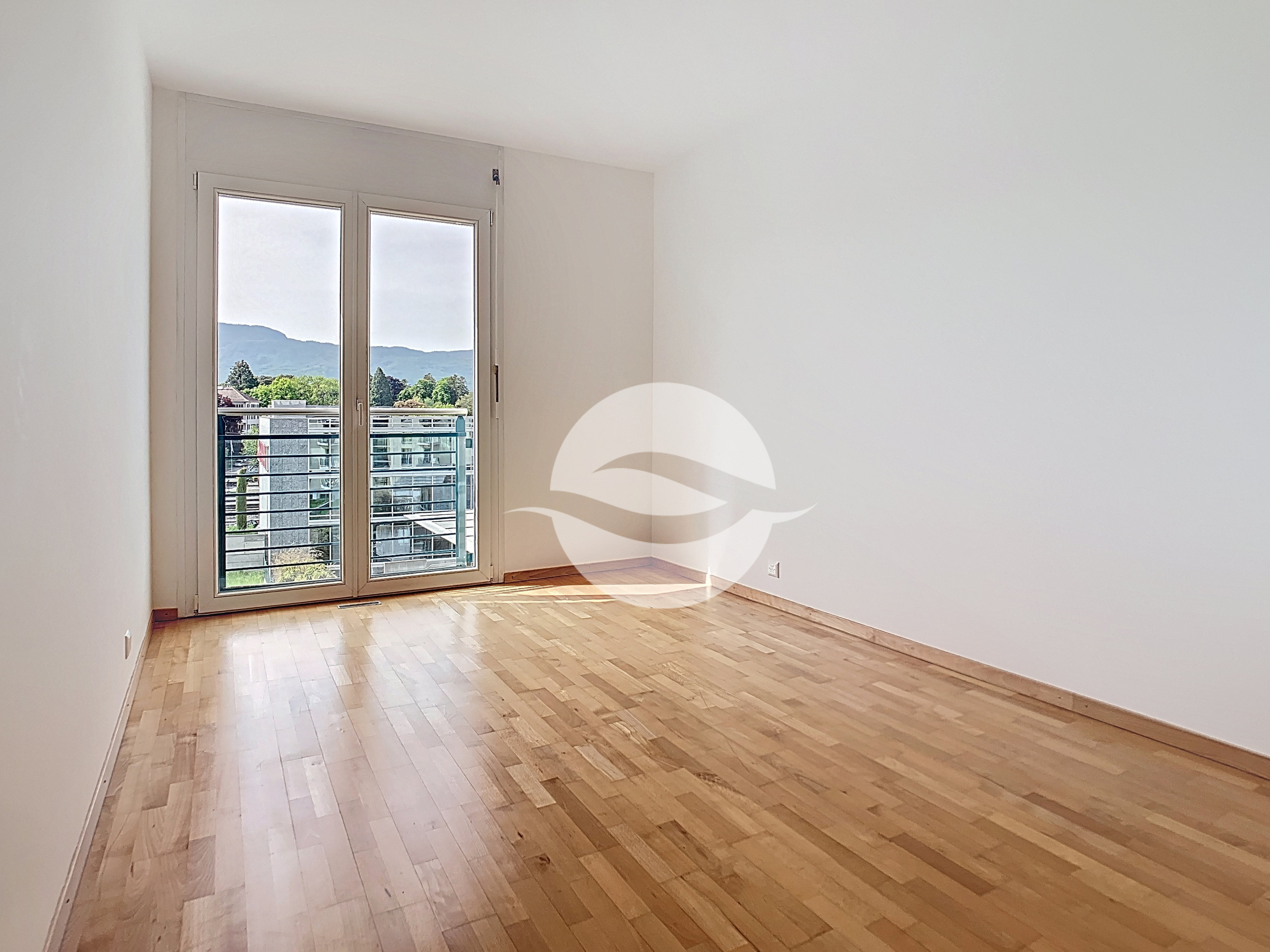 2ème Chambre avec armoires