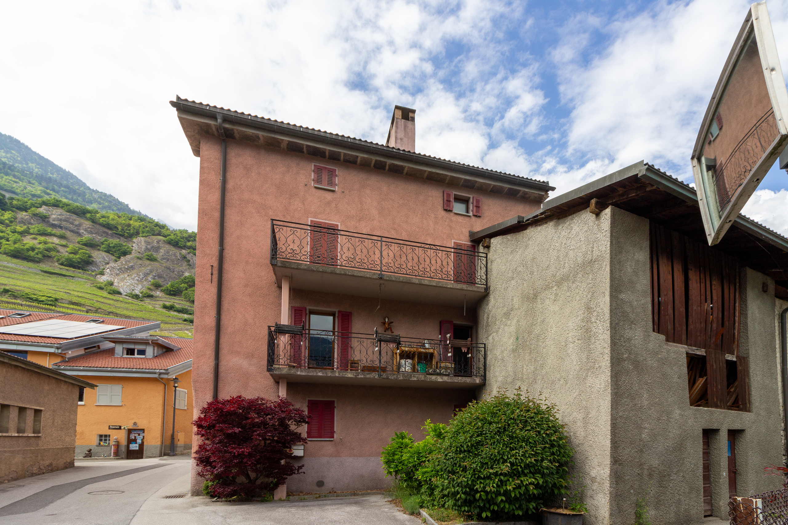 Exterior view 2