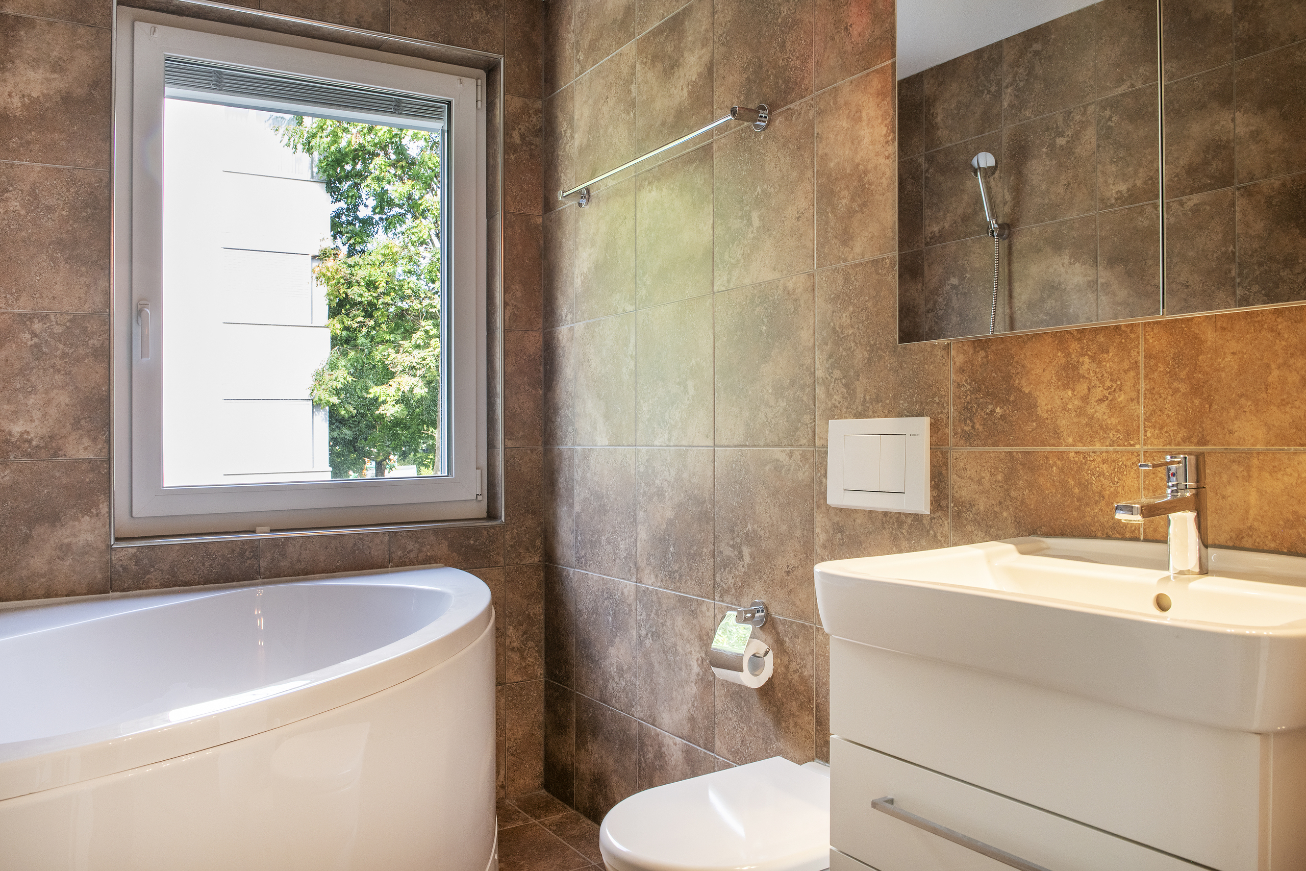 Badezimmer mit Badewanne Badezimmer mit Badewanne