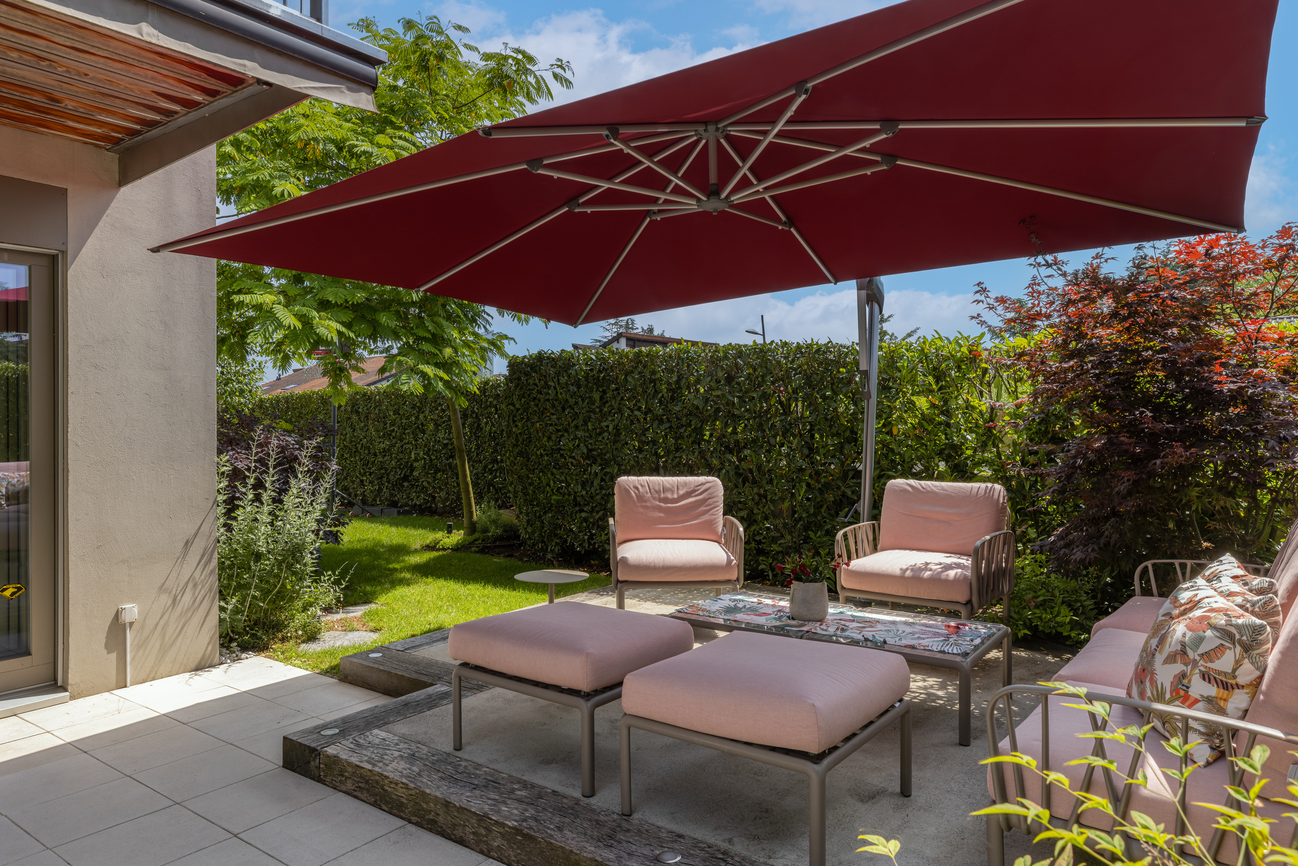 Coin lounge Coin lounge