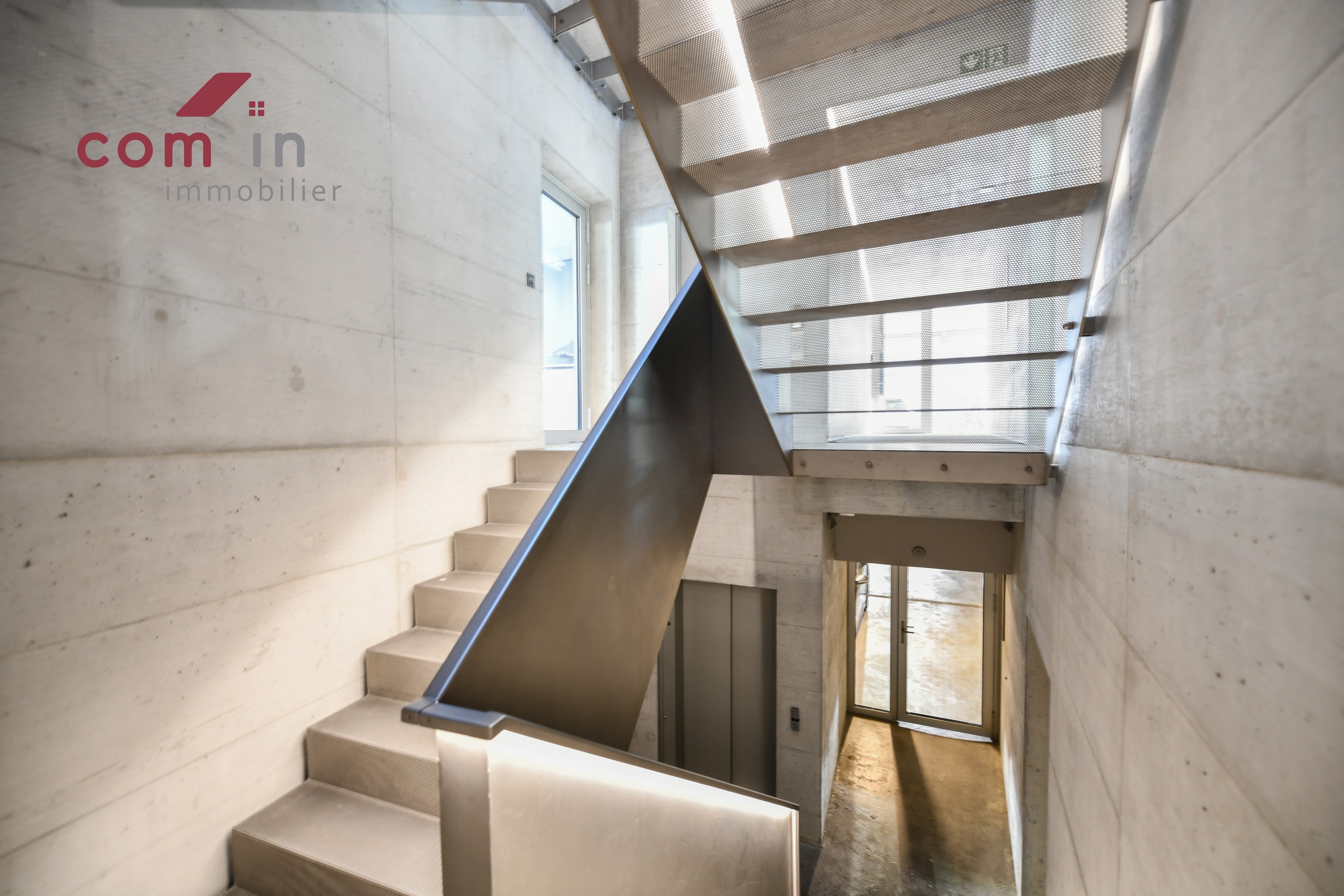 escalier de communication intérieur - immeuble contemporain de 2017