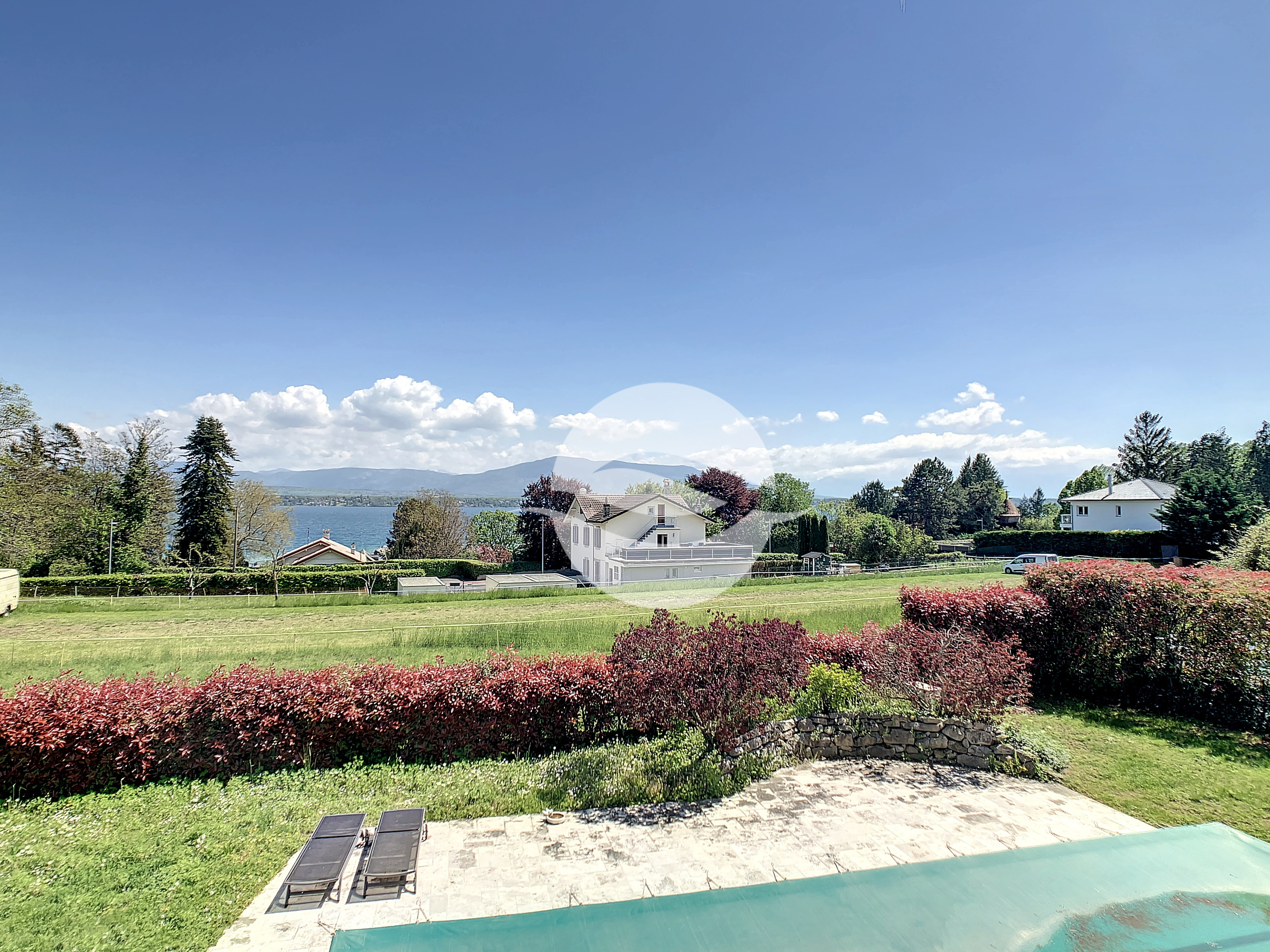 1er : Balcon commun Vue lac et Alpes