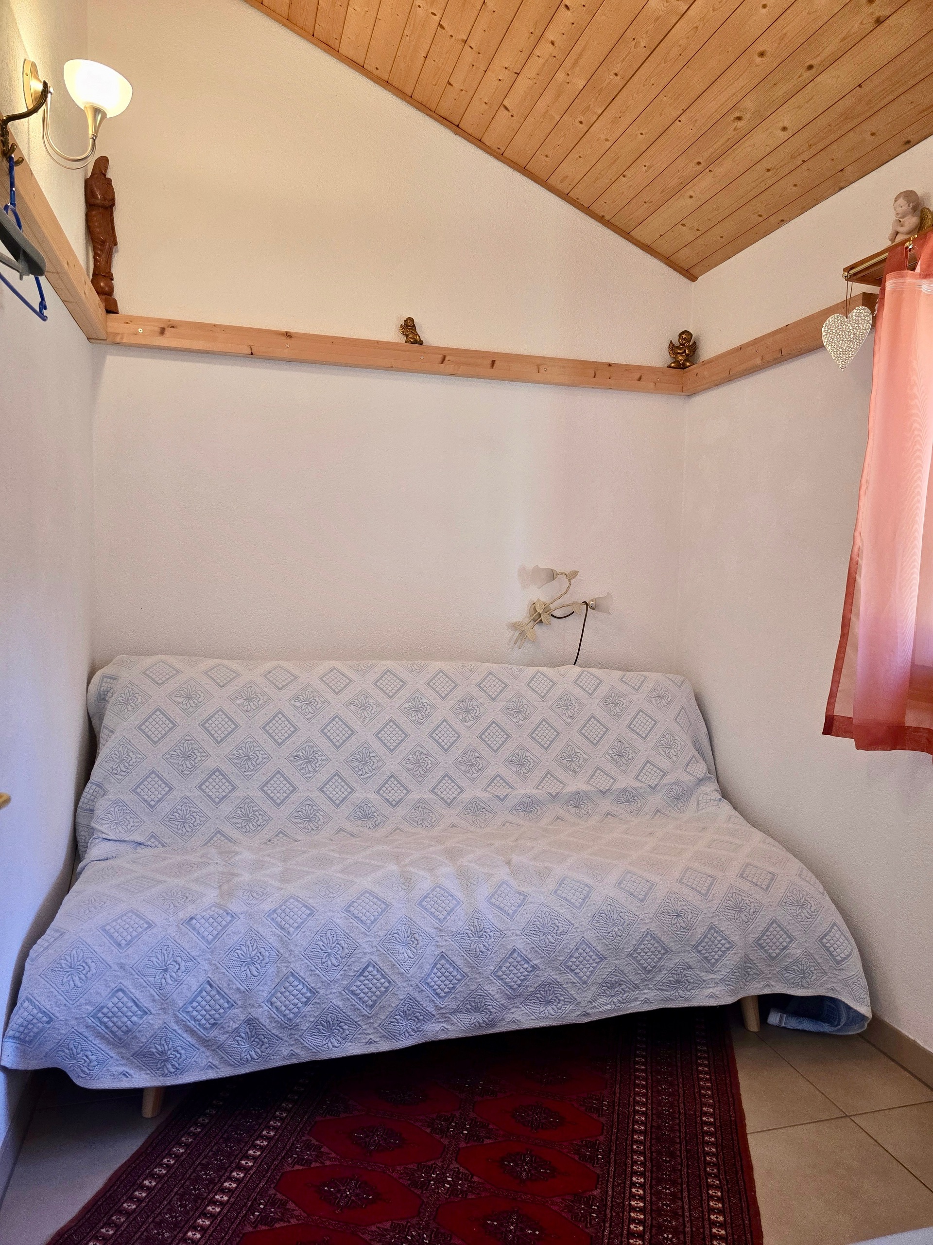 Interior view 6