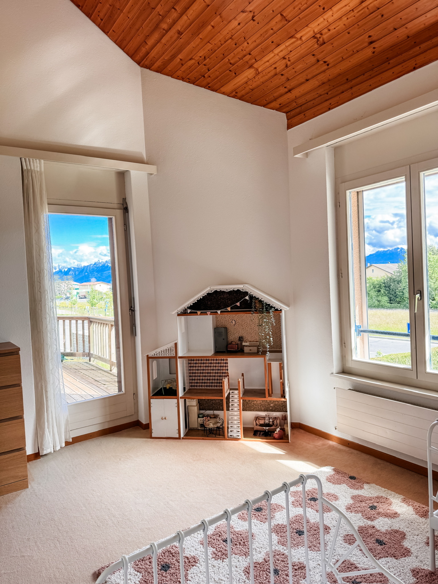 Interior view 10