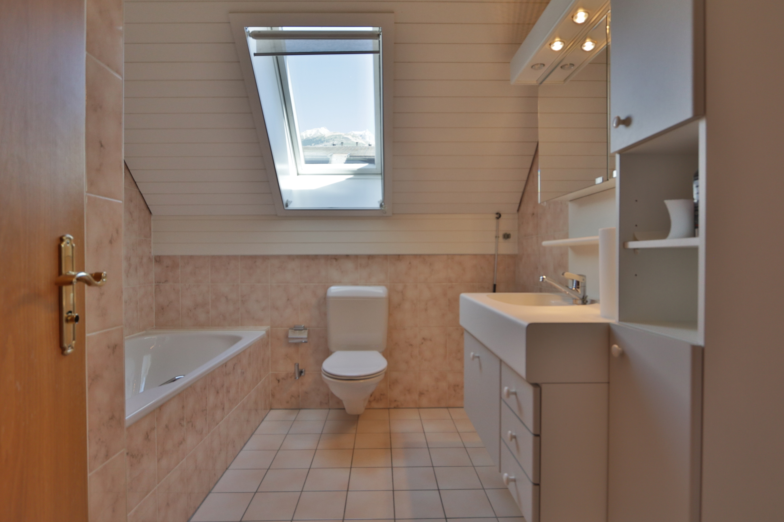 Interior view 10
