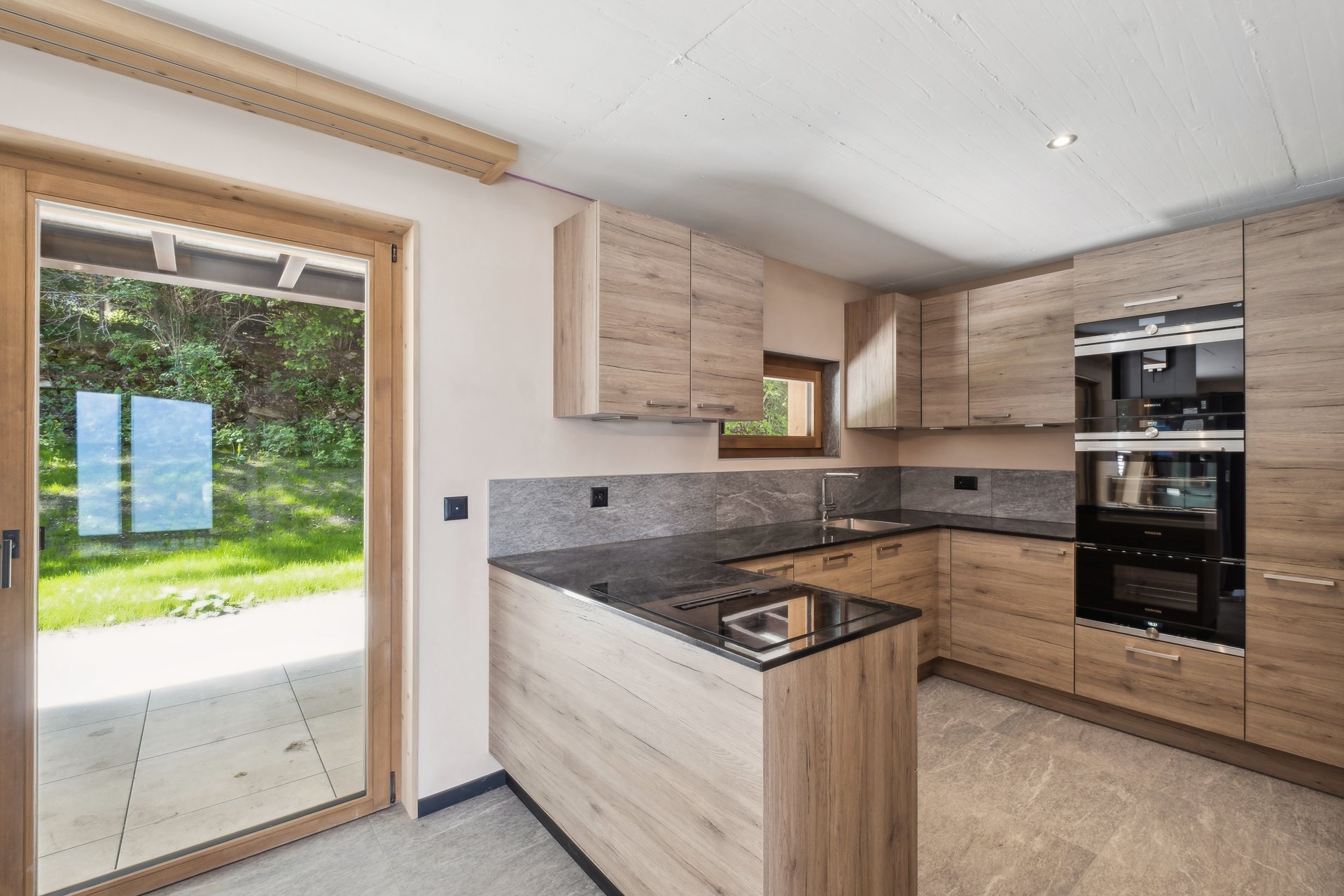 Cuisine app. témoin similaire terminé en standing +