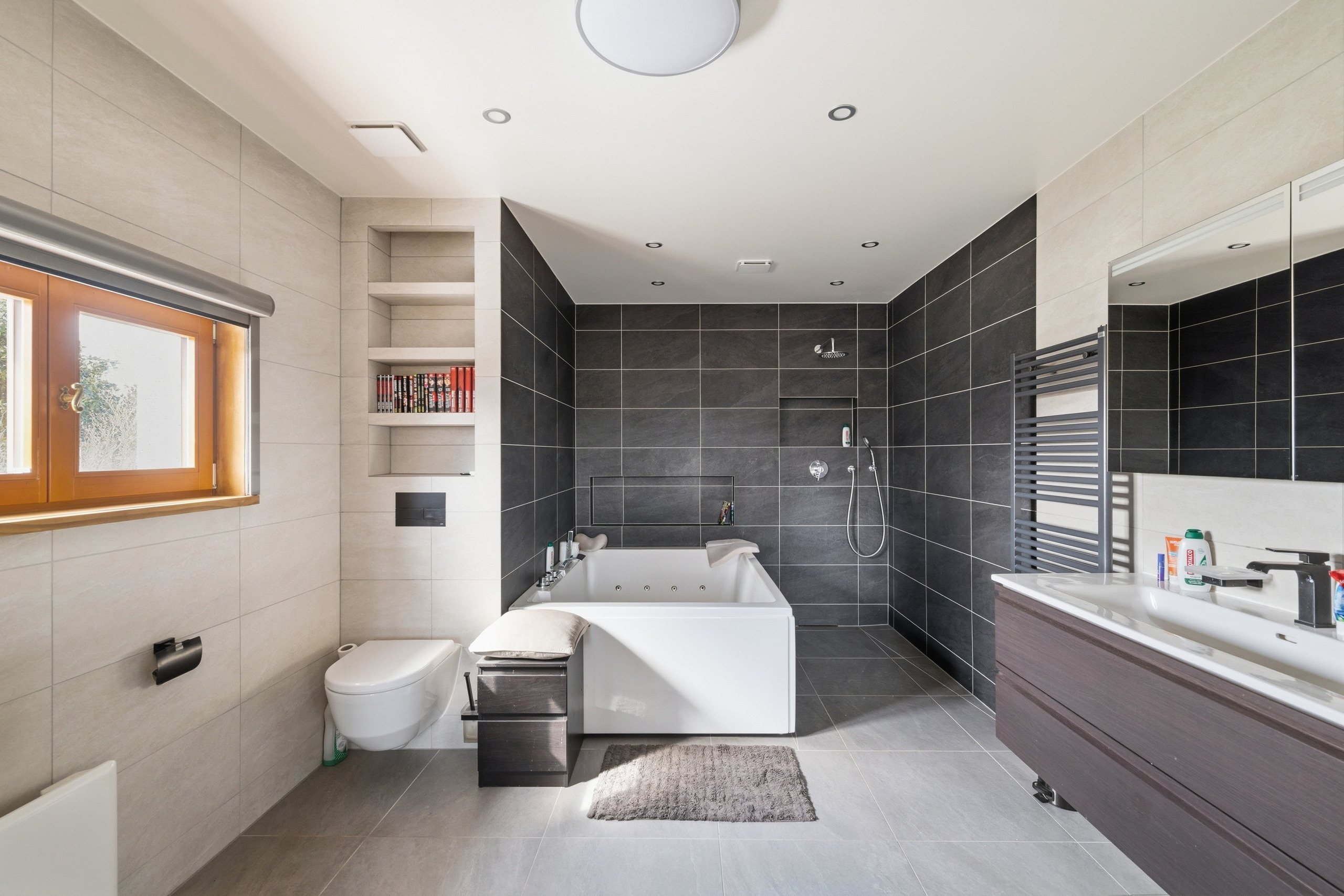 Interior view 9