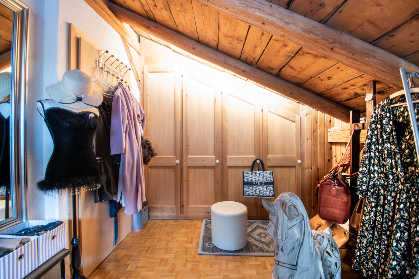 Chambre étage aménagée en dressing