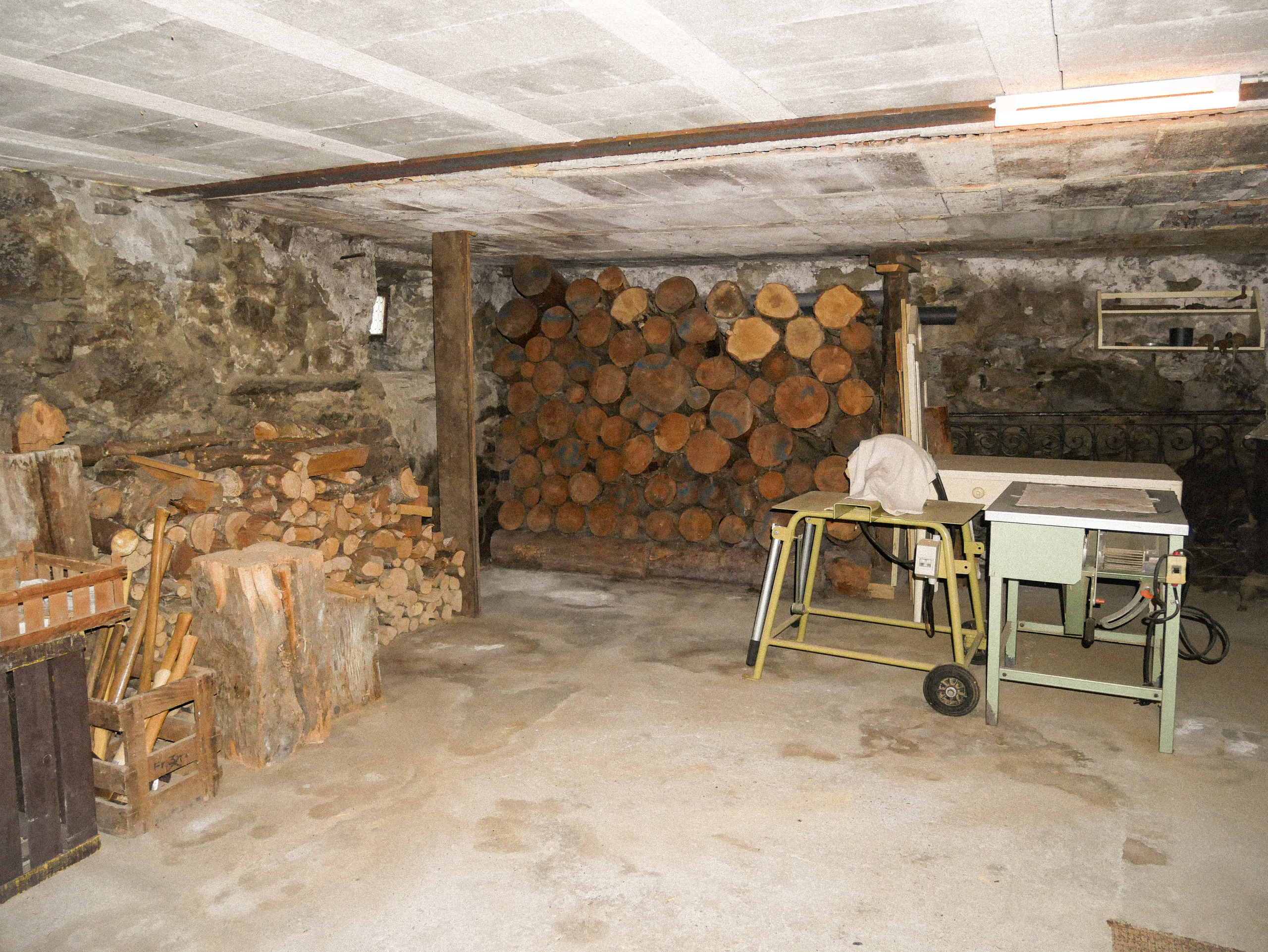 Atelier - bûcher Atelier - bûcher