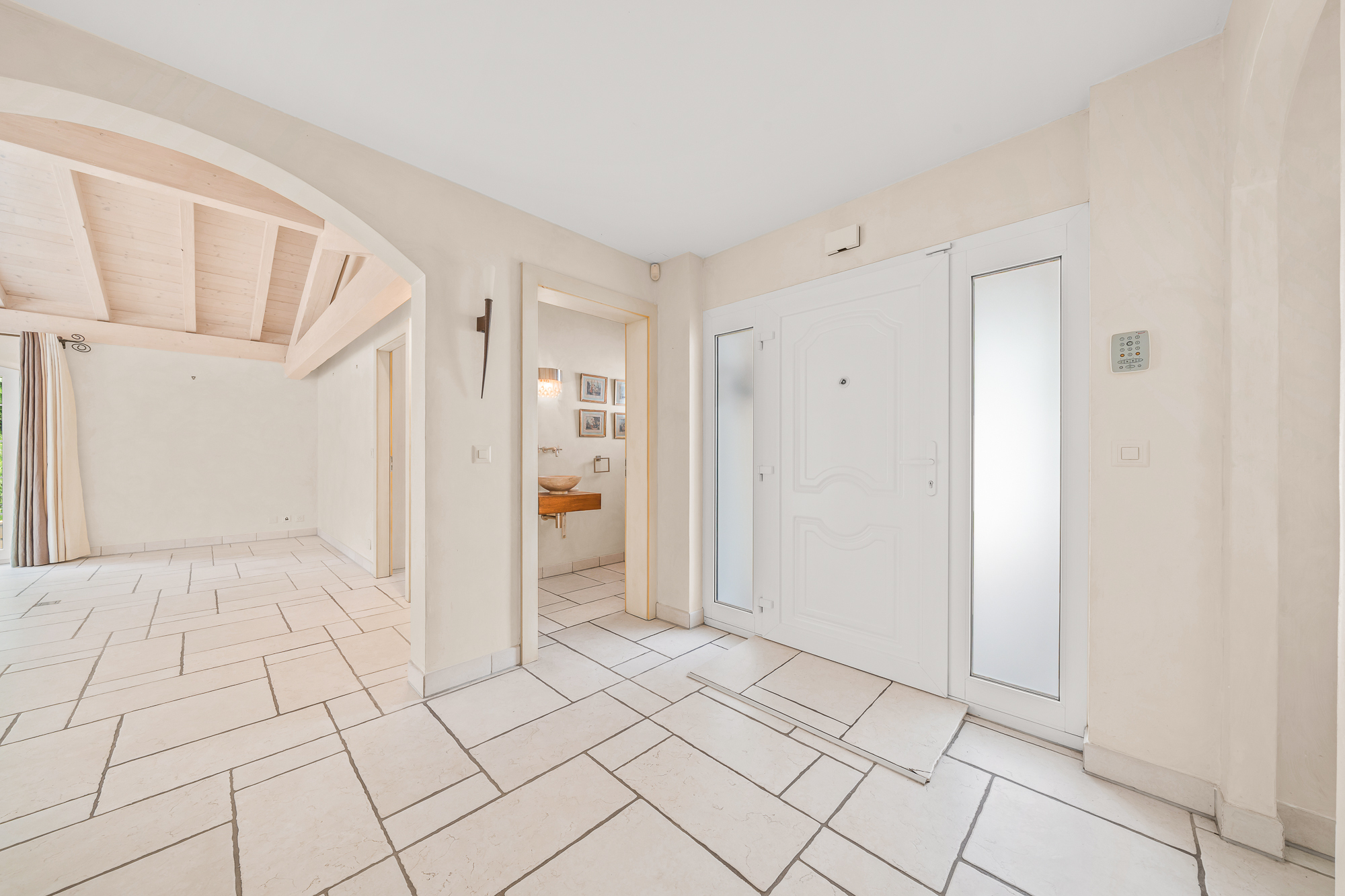 Interior view 6
