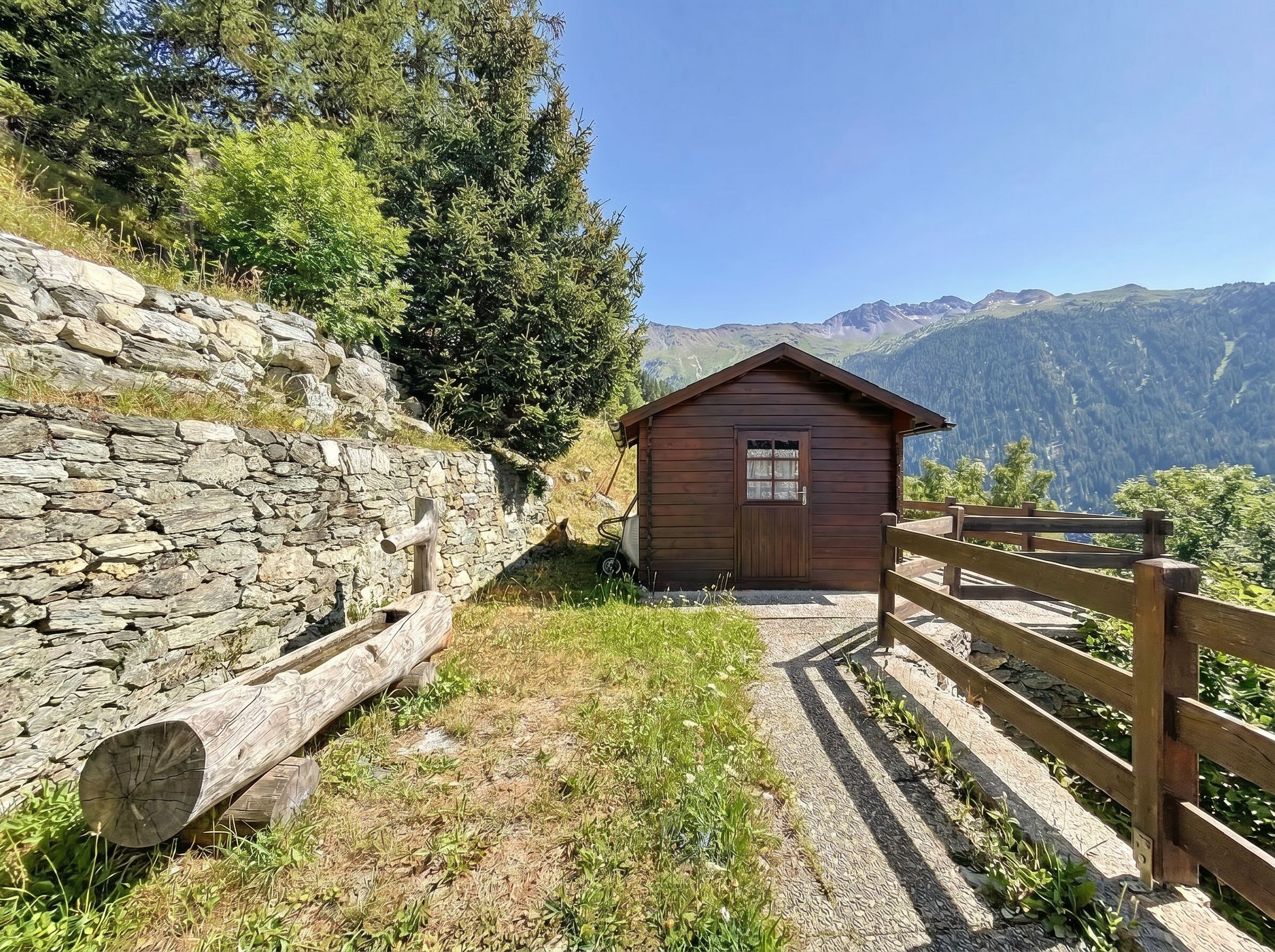 Exterior view 5