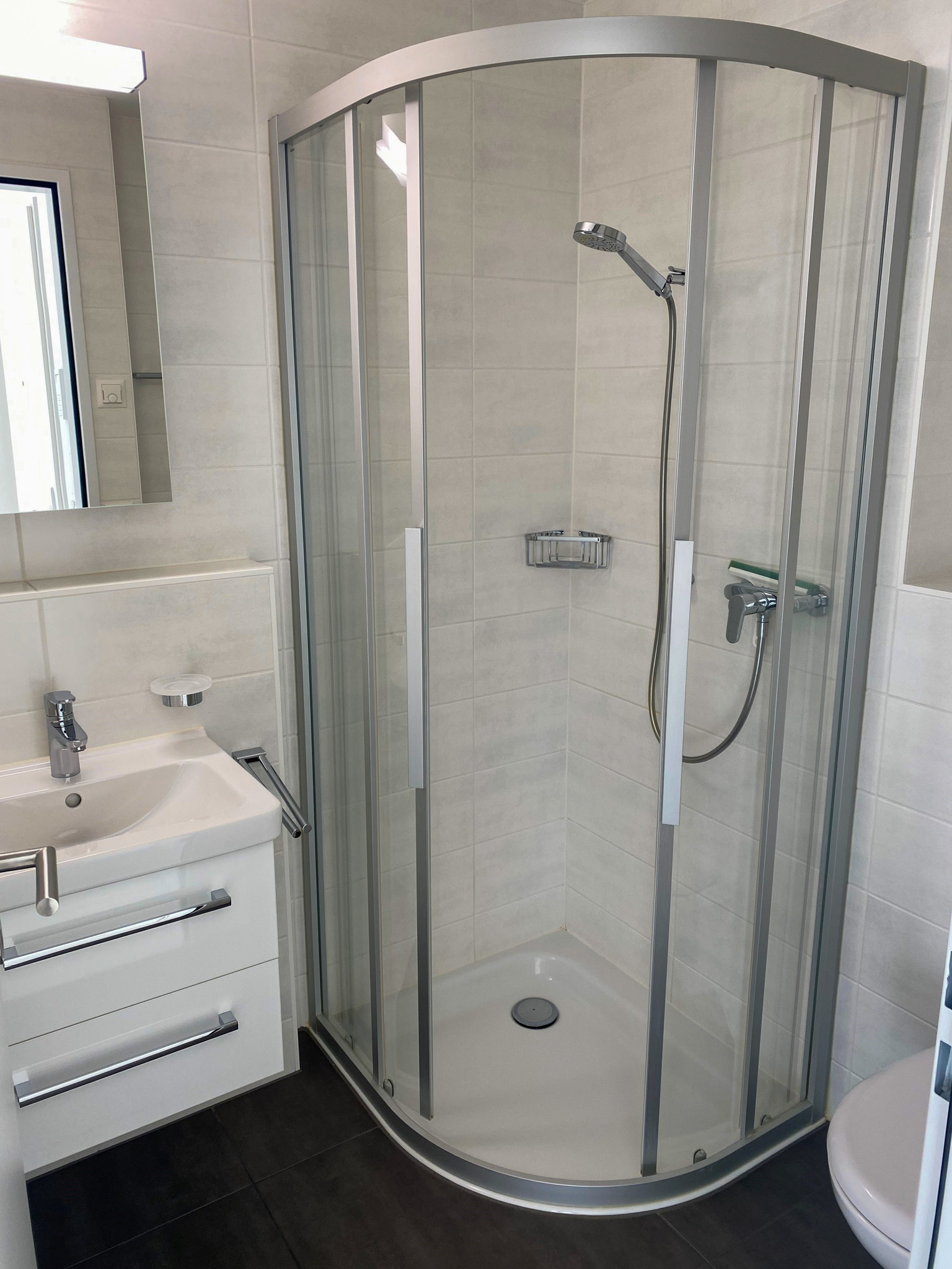 Badezimmer mit Dusche