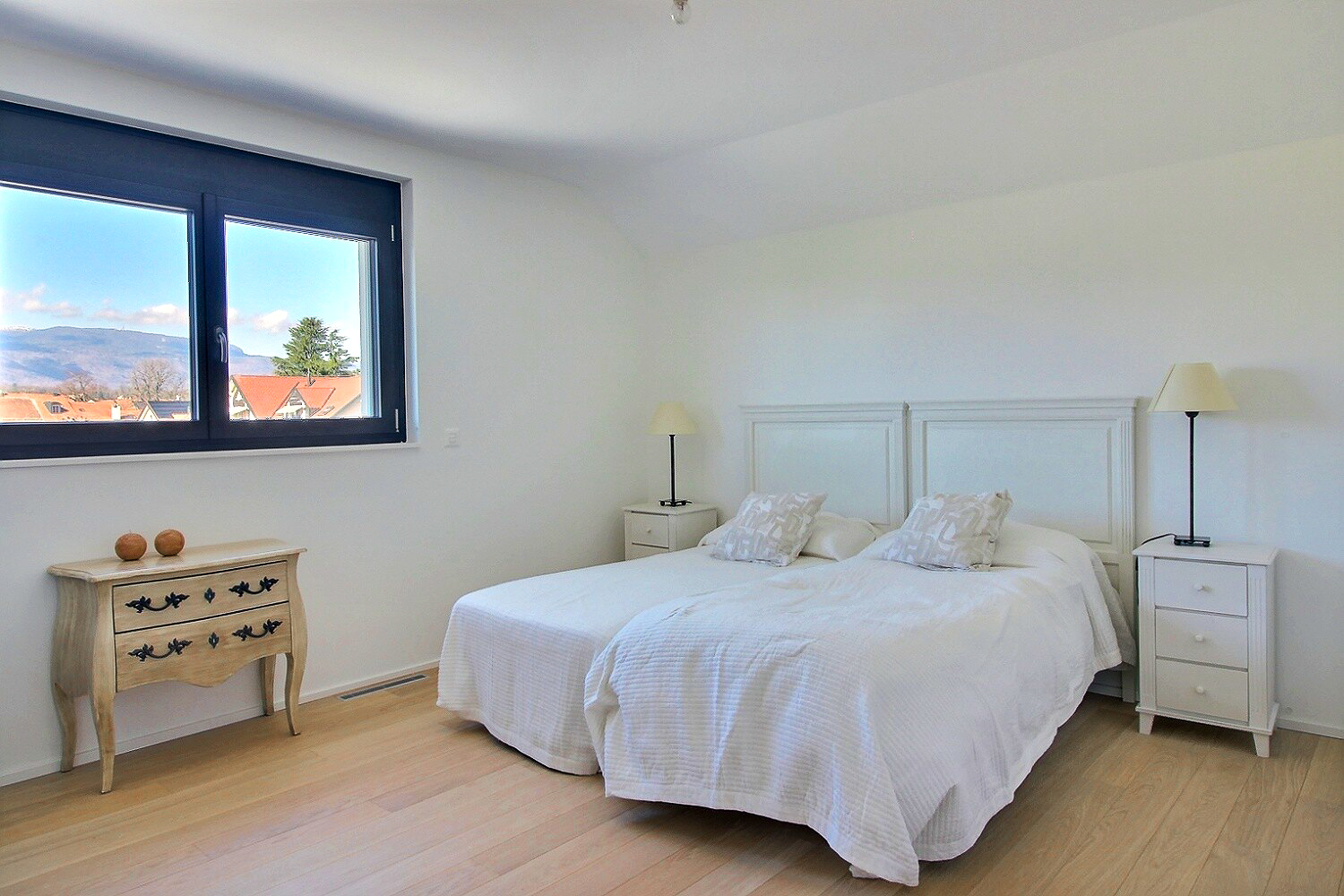 Interior view 4