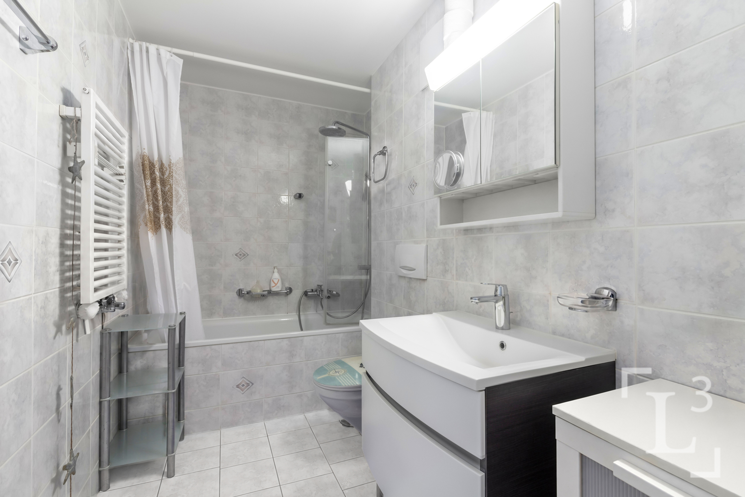 Salle de bain 1 (1er étage)