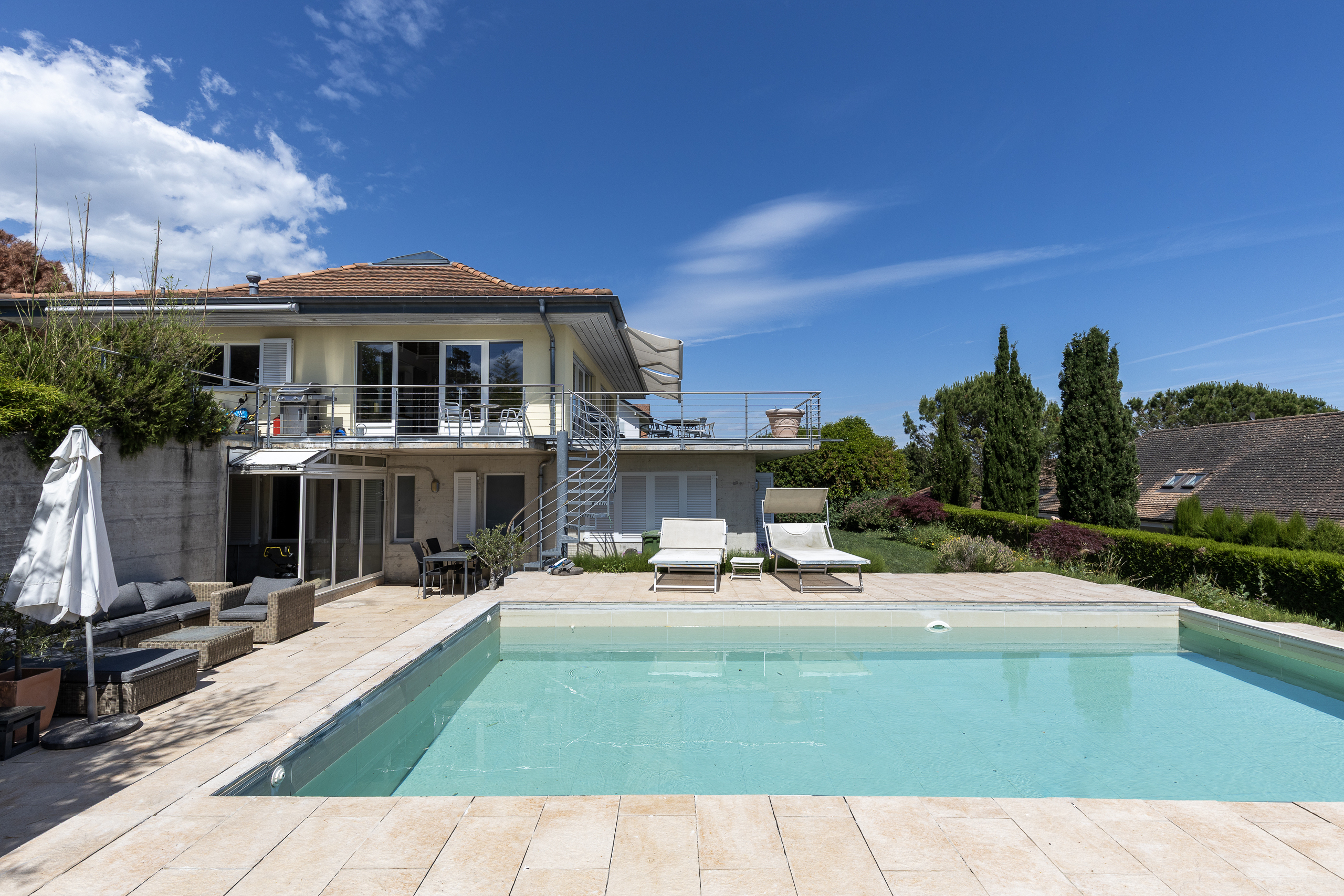 Exterior view 4