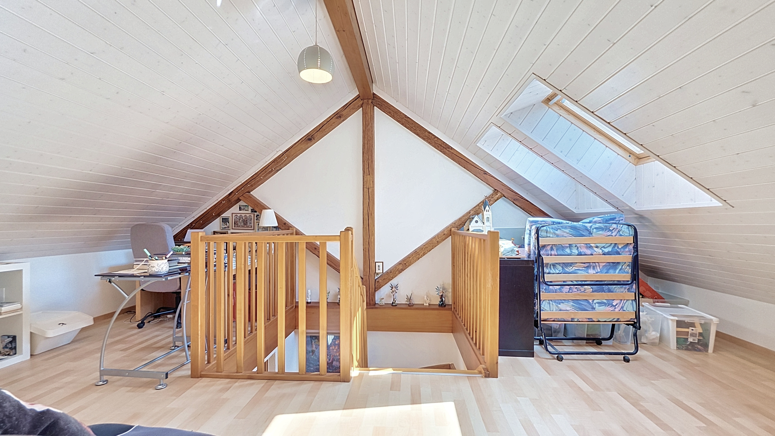 Disponible / bureau - combles Disponible / bureau - combles