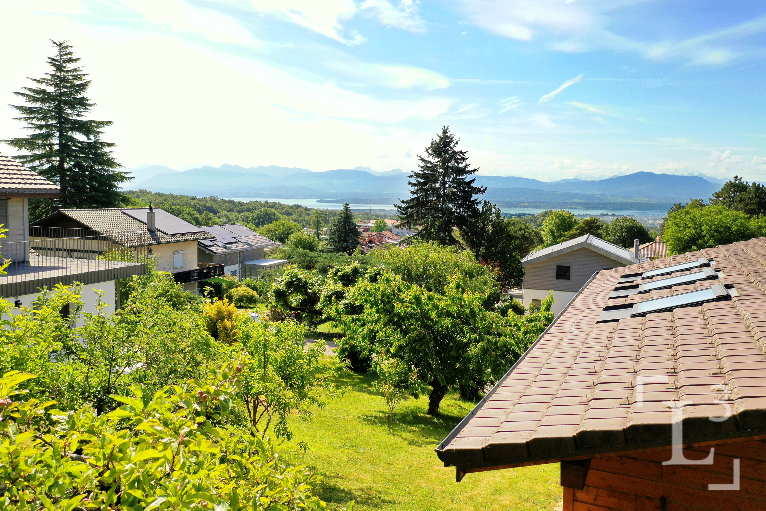 Vue depuis le haut de la parcelle Vue depuis le haut de la parcelle