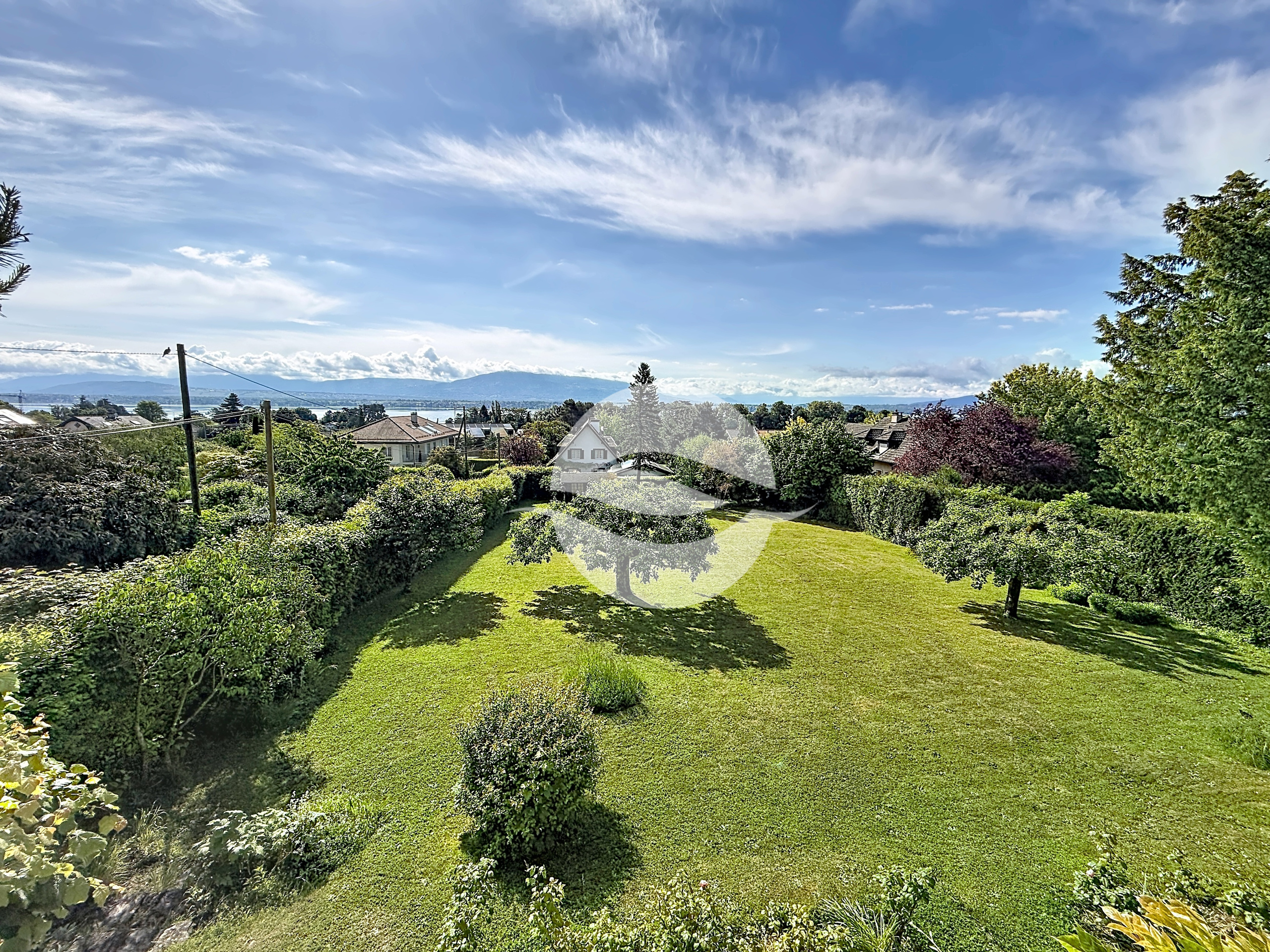 1er : Terrasse couverte avec Vue lac et Alpes