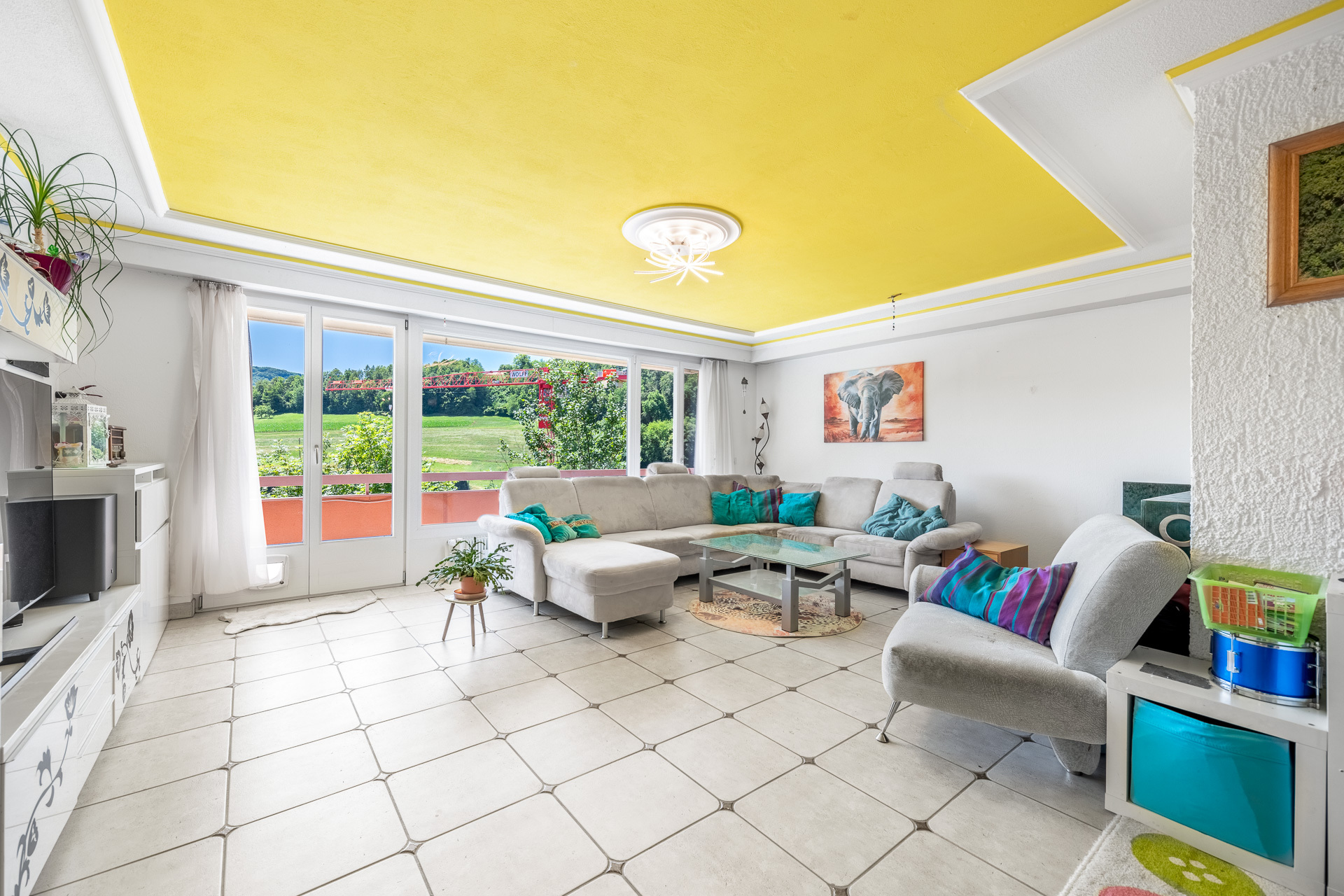 grosszügiges Wohnzimmer 43.5 m2 OG