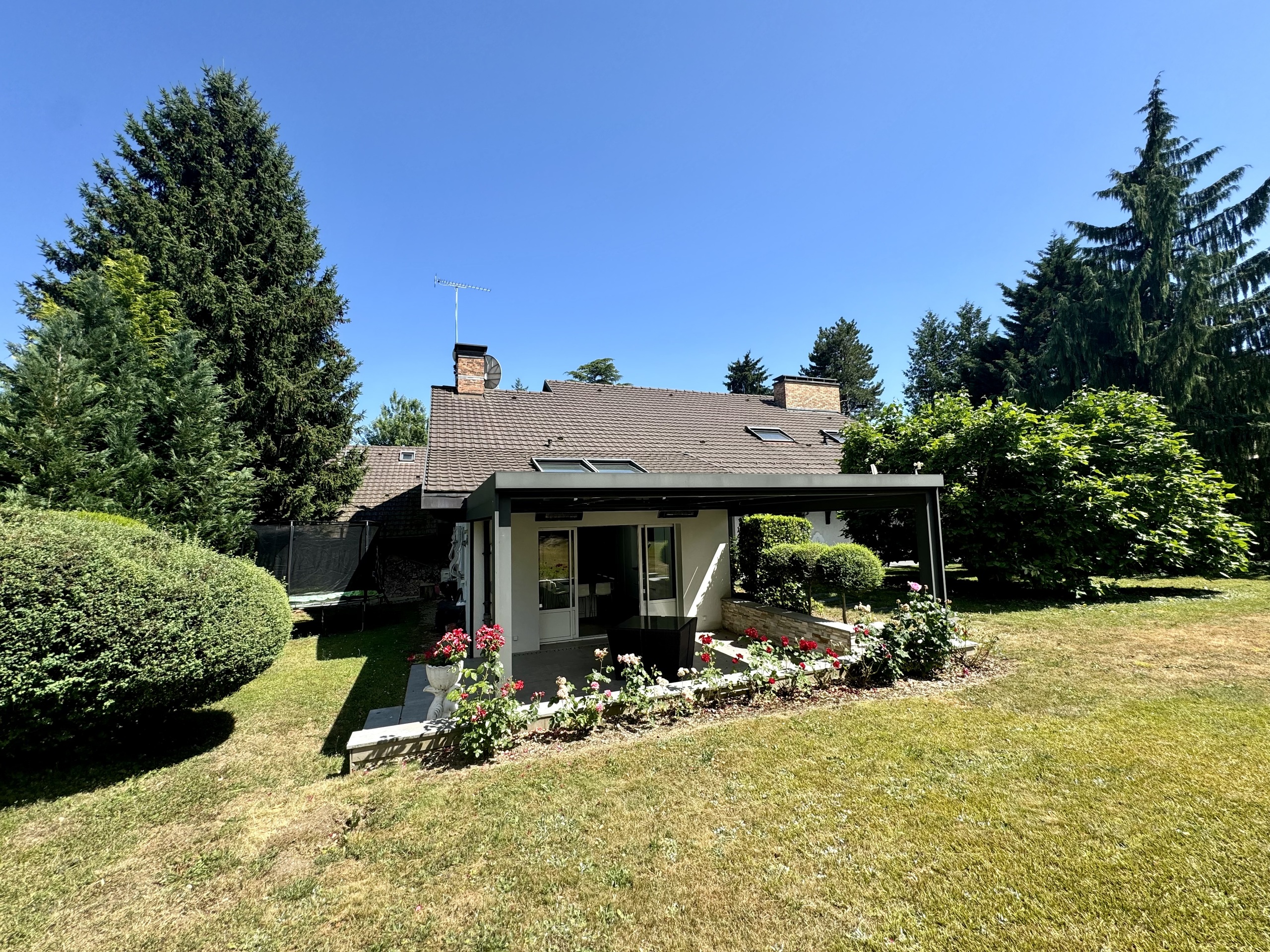 Exterior view 3