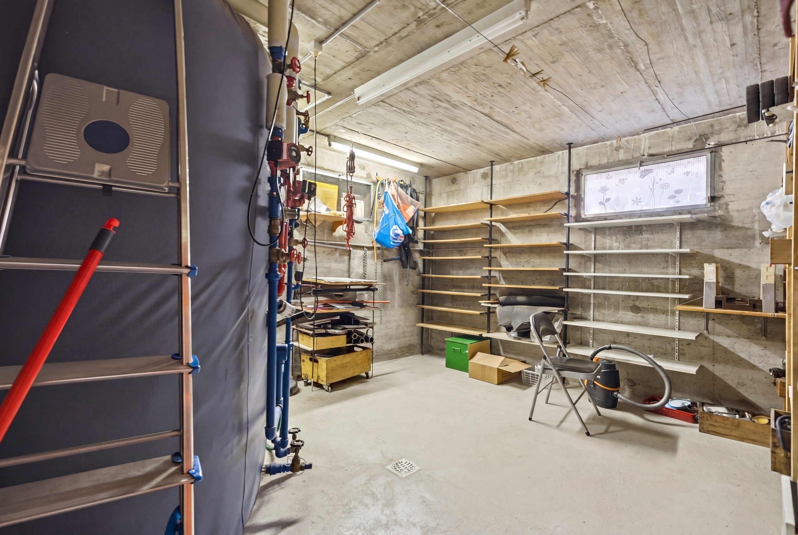 Interior view 26