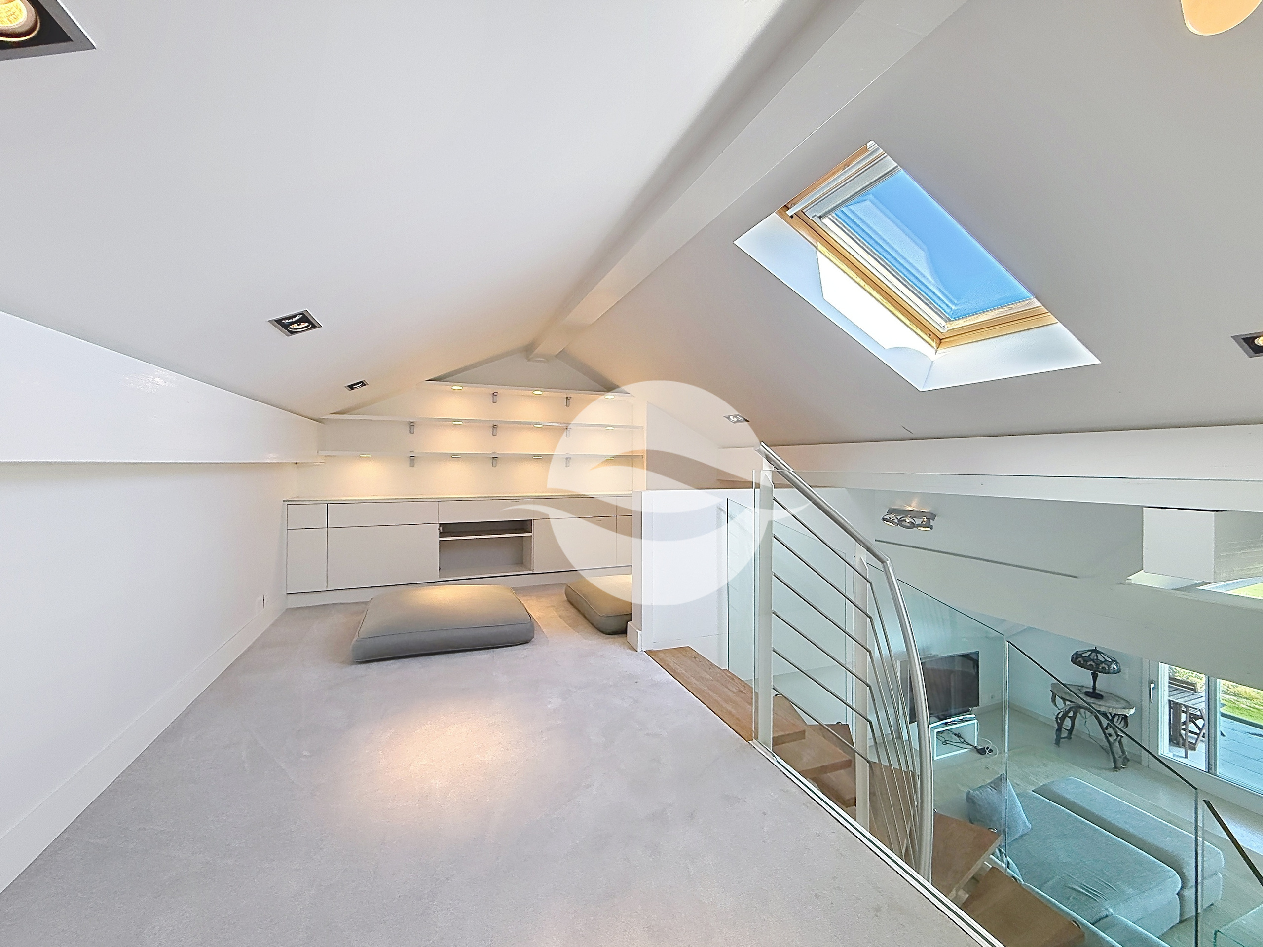 Combles : Mezzanine surplombant le séjour