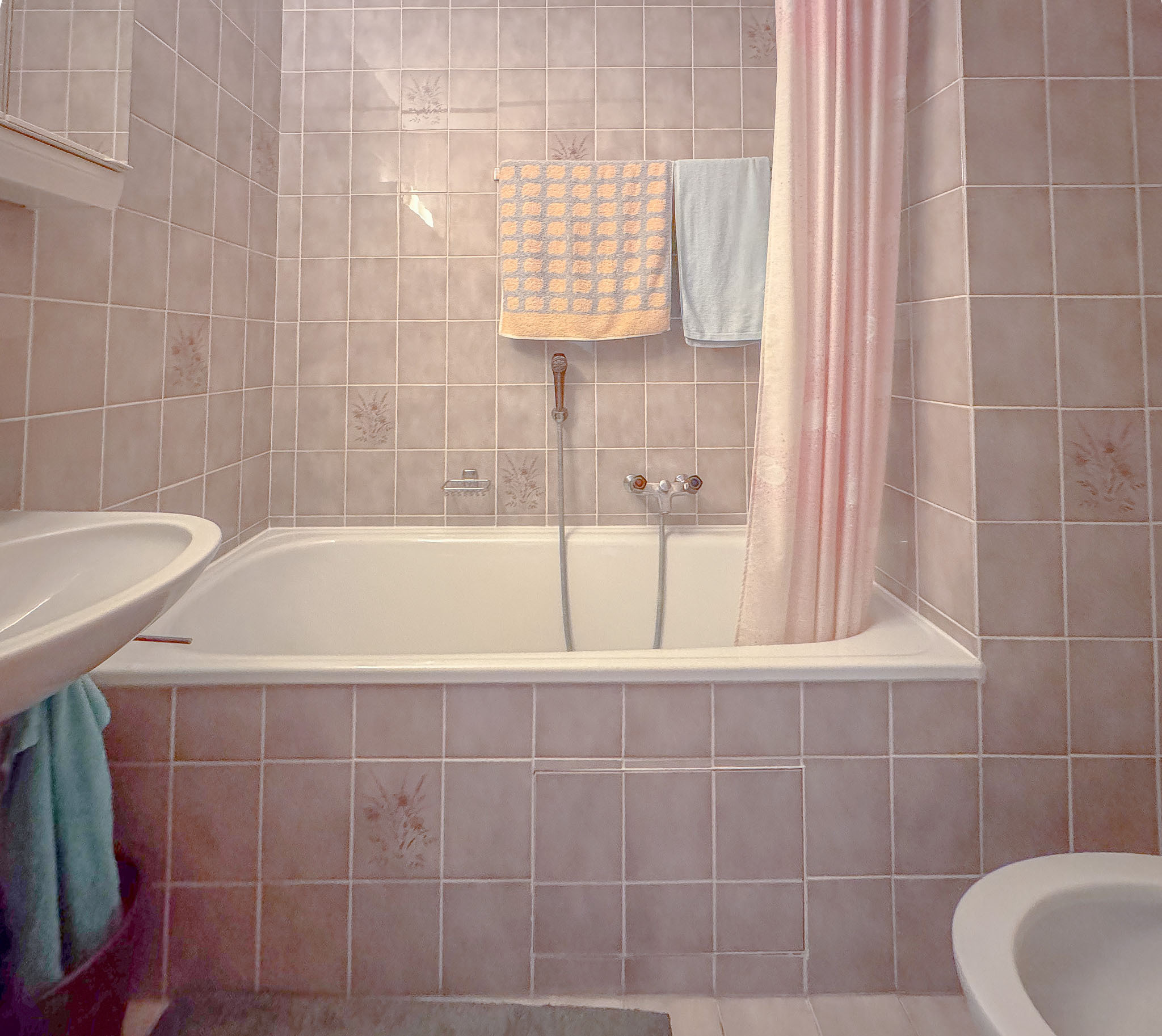 Salle de bains au 2ème niveau - poss. d'installer une colonne de lavage