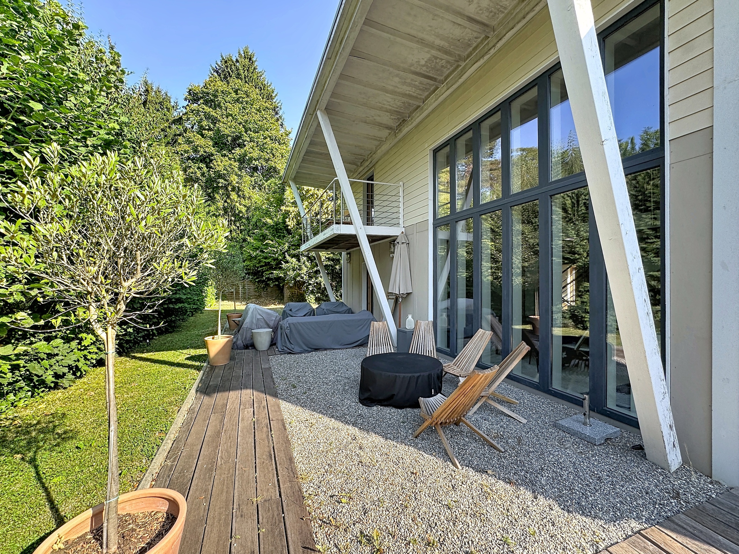 Exterior view 2