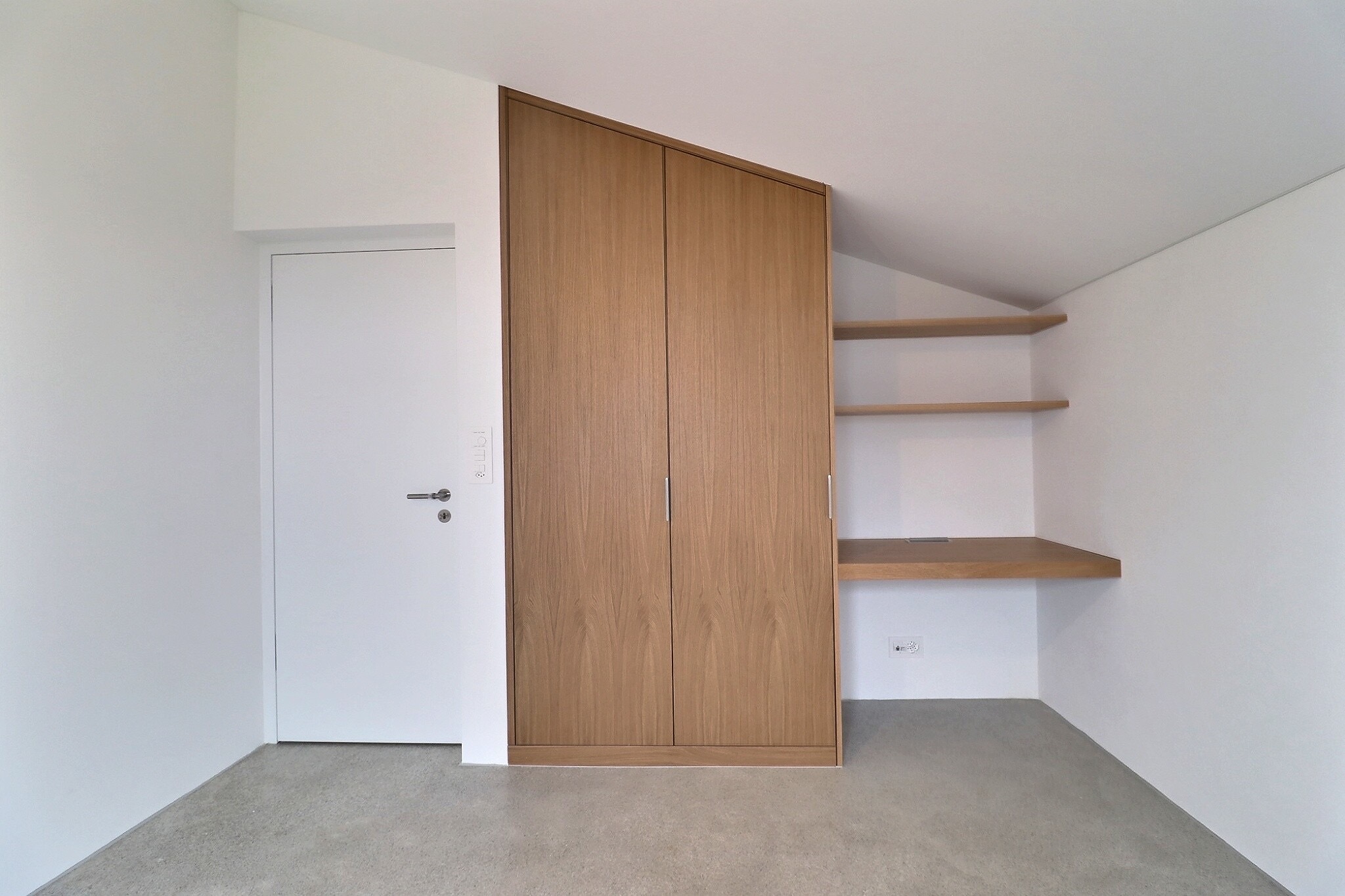 Armoire et bureau, chambre enfant